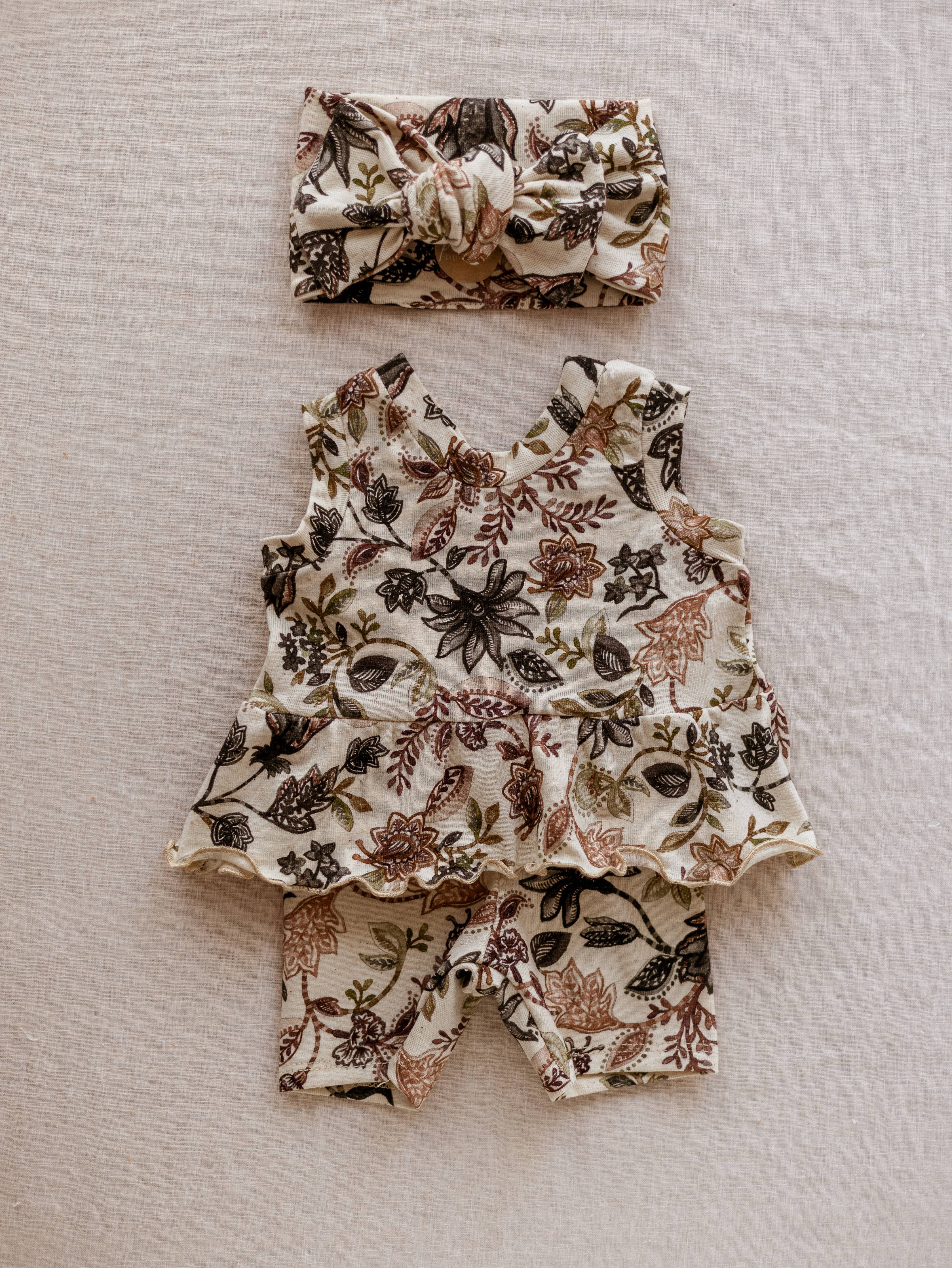 PETITE EvelinaApparel - Ruffle top / Linen Floral - Chocolate Mauve
