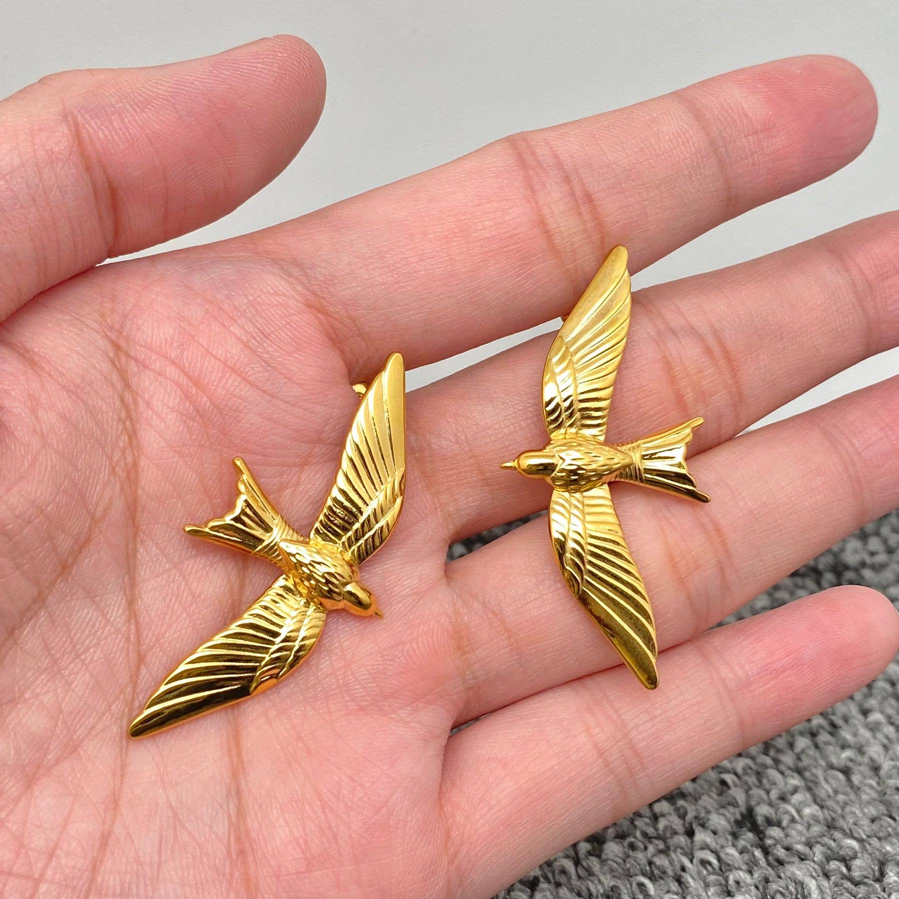 Mio Queena - FGS - 18K Gold Plated Steel Flying Bird Stud Earrings