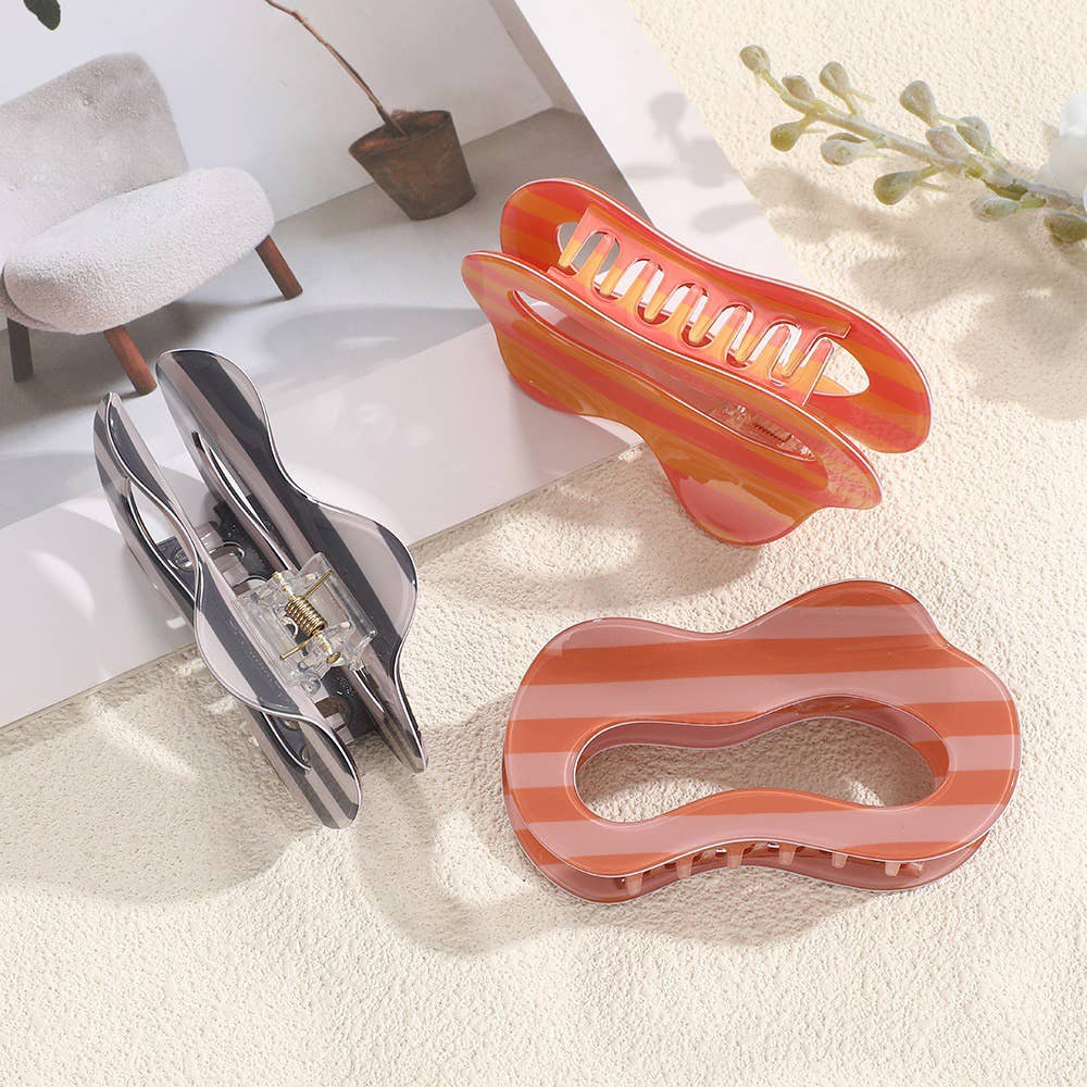 SoapElenGlen - Retro Striped Hollow Irregular Wavy Shape Hair Claw