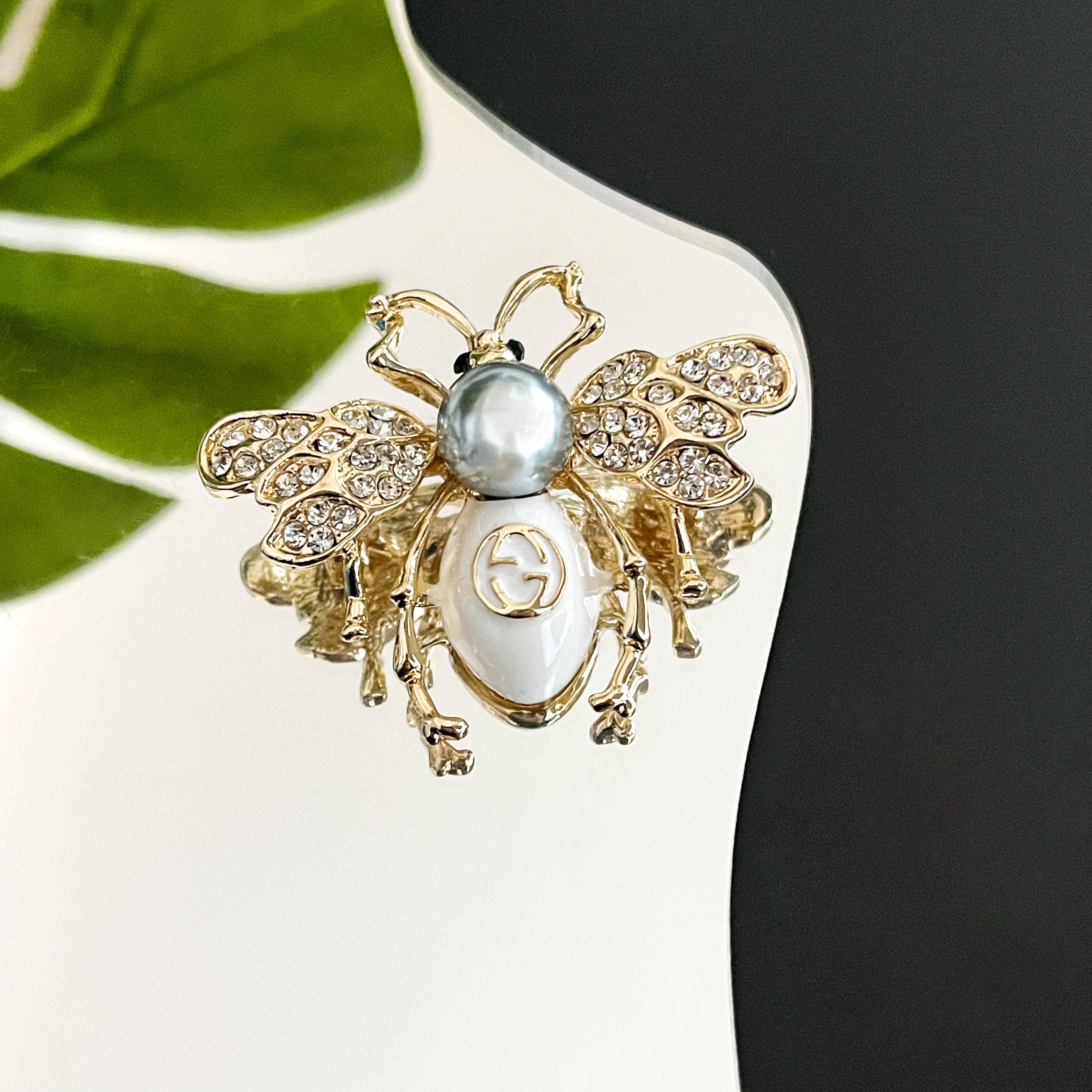 SoapElenGlen - Elegant Rhinestone Bee Brooch, Luxury Insect Lapel Pin