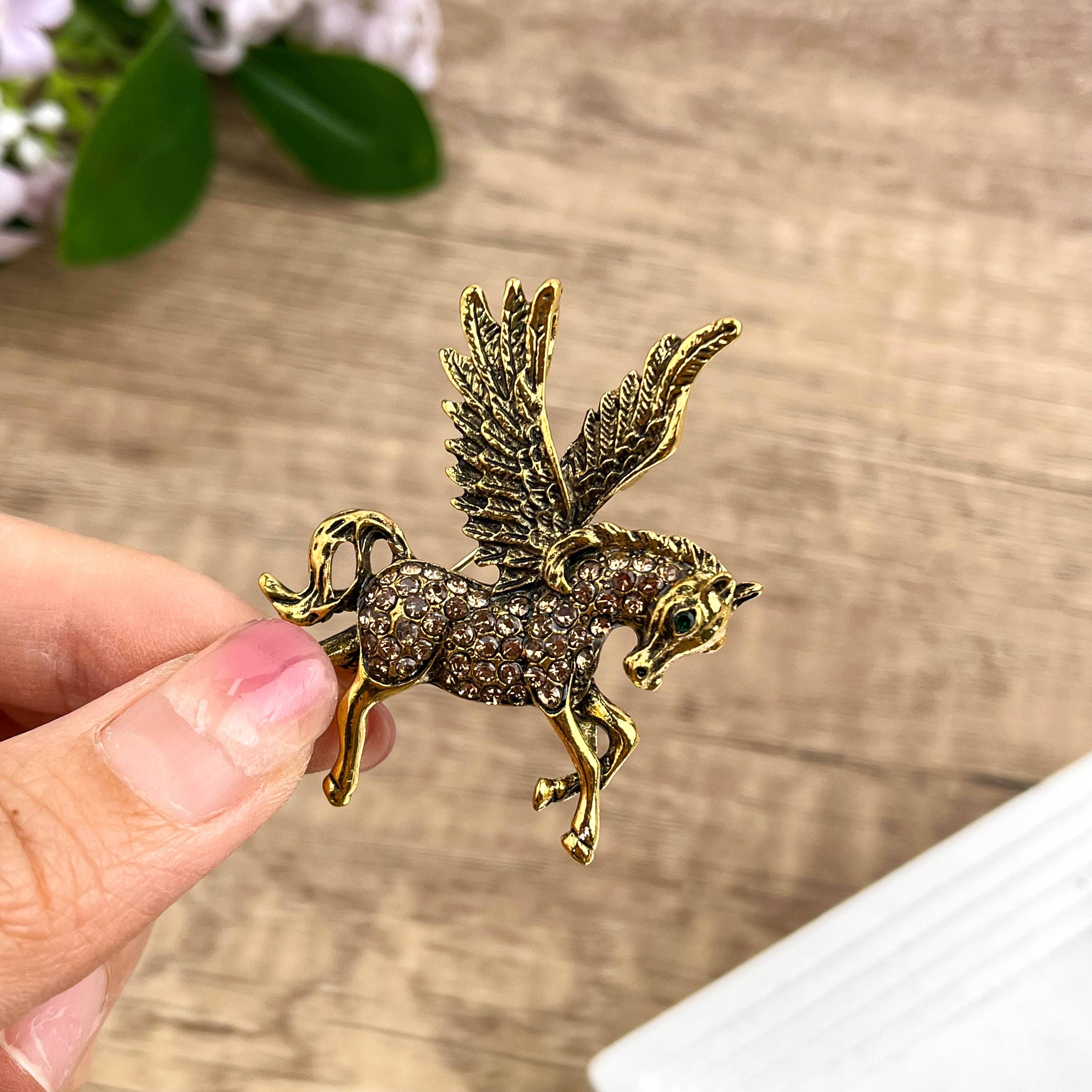 SoapElenGlen - Winged Horse Metal Brooch, Animal Ornaments