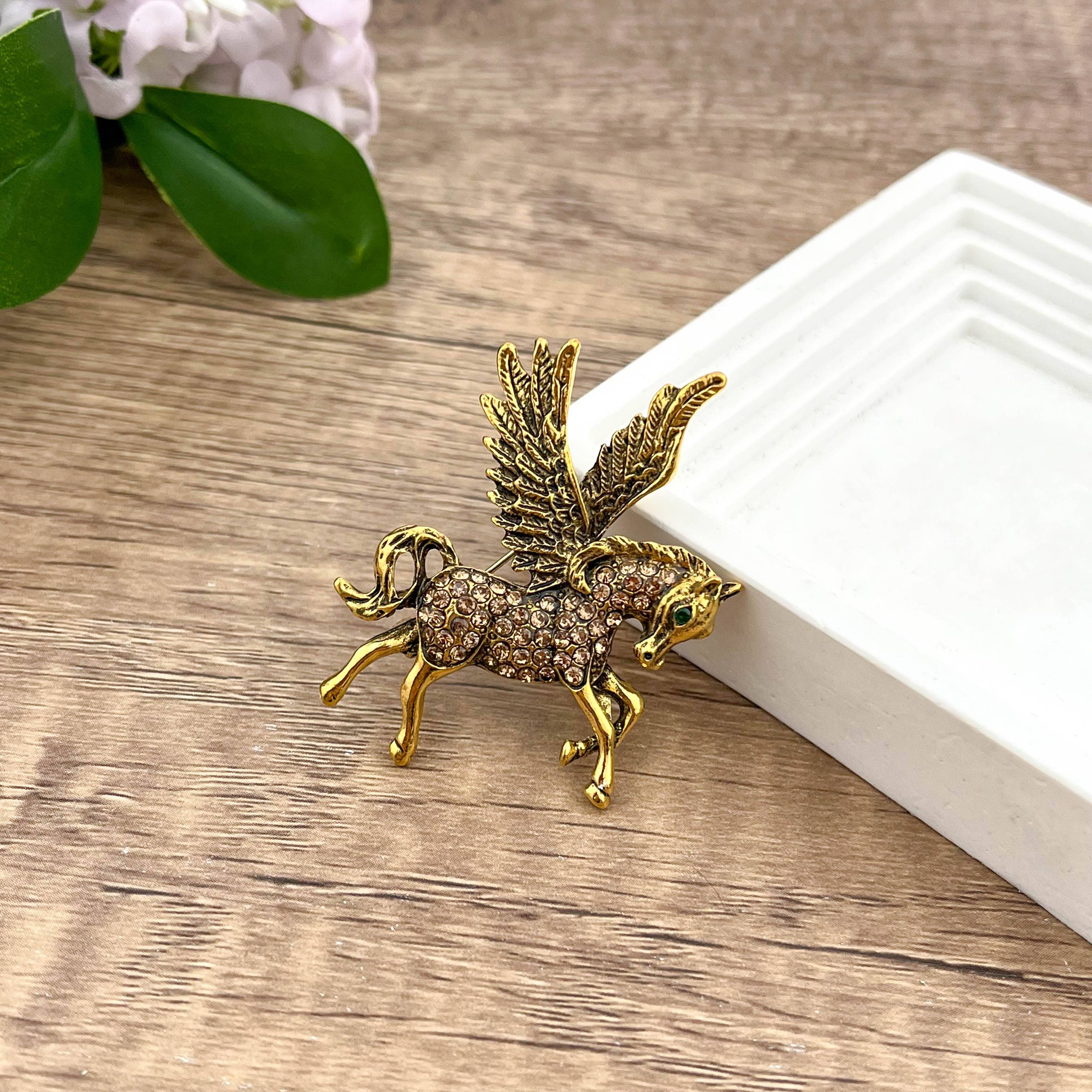 SoapElenGlen - Winged Horse Metal Brooch, Animal Ornaments