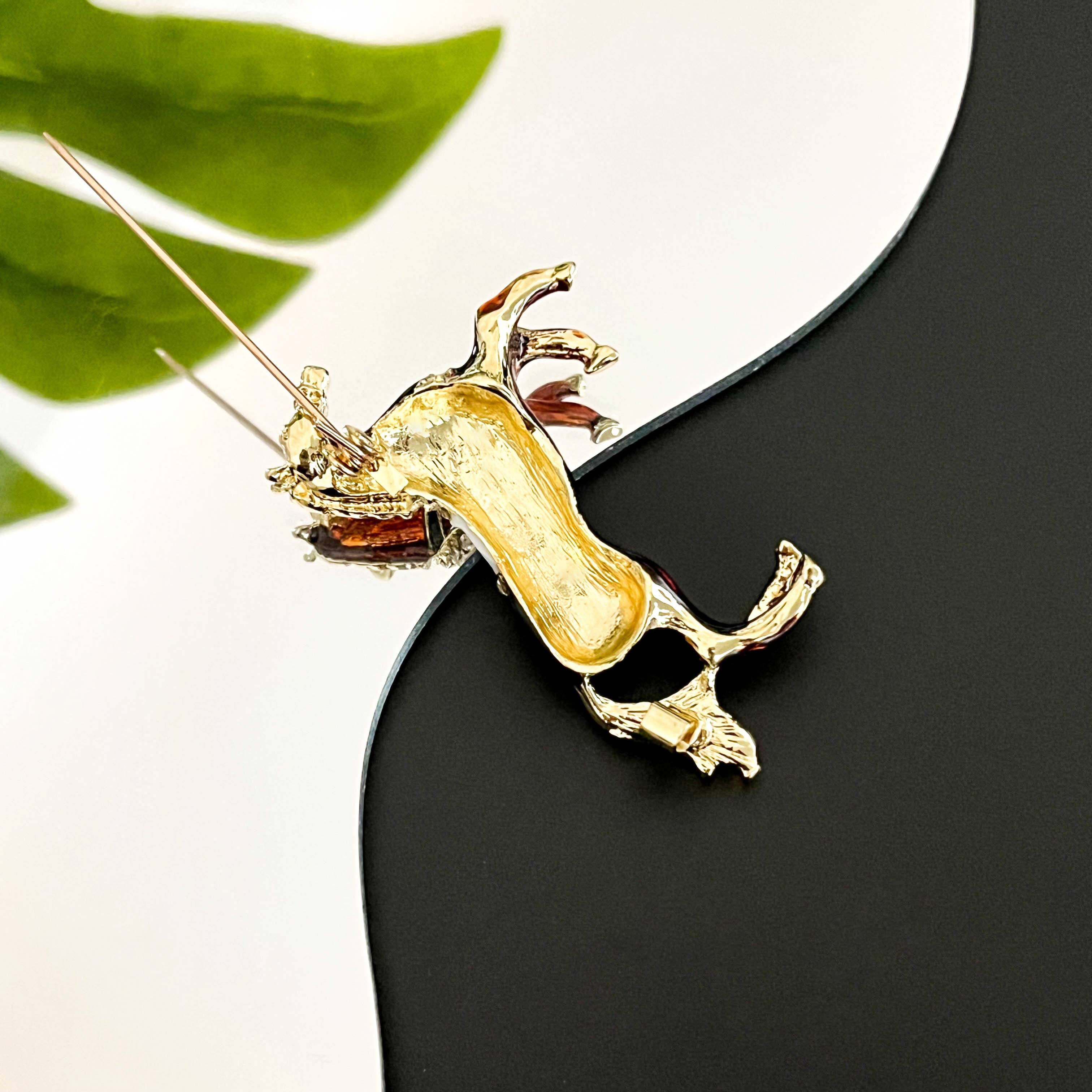 SoapElenGlen - Running Horse Brooch, Elegant Animal Pin