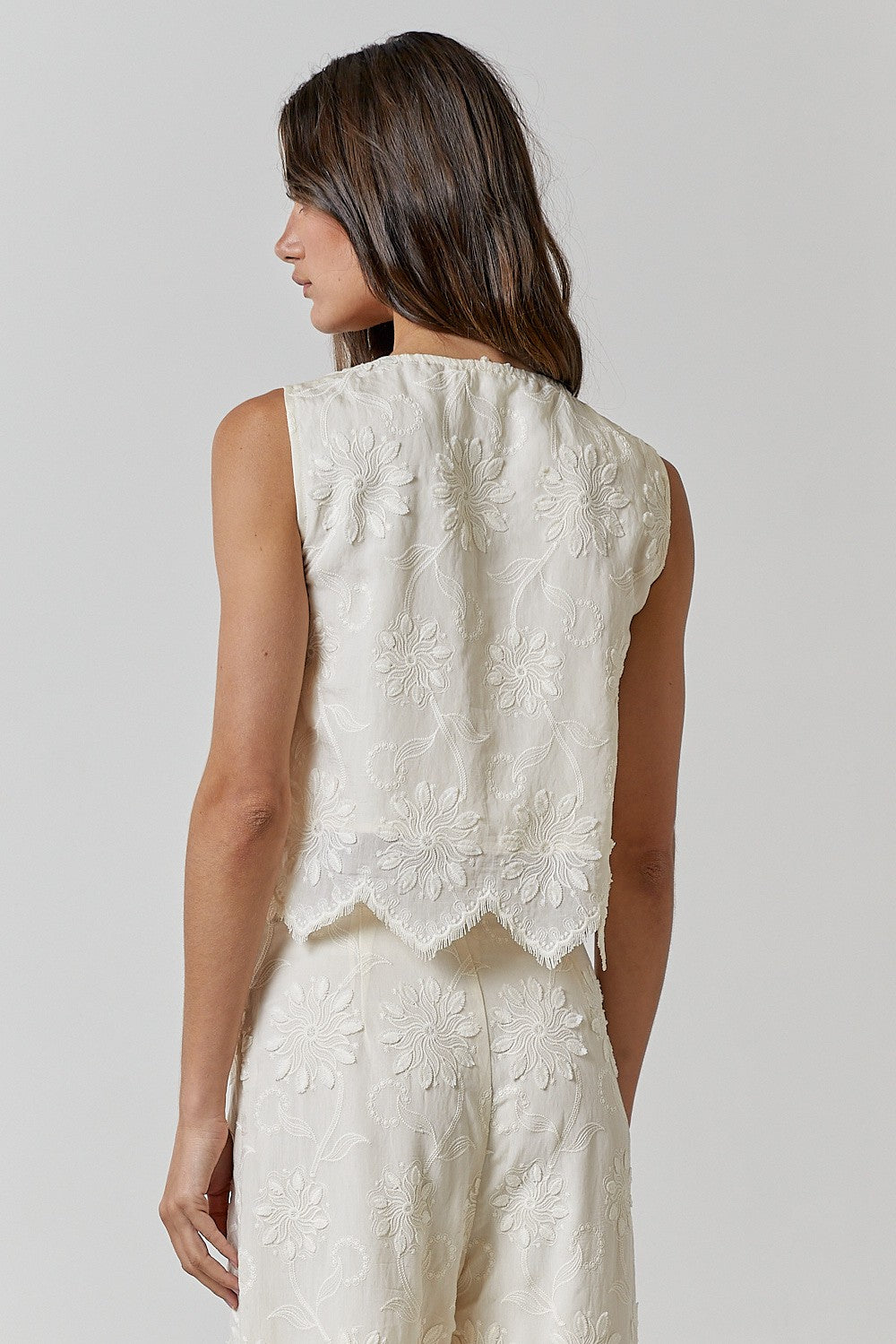 FLORAL EMBROIDERY SLEEVELESS TOP