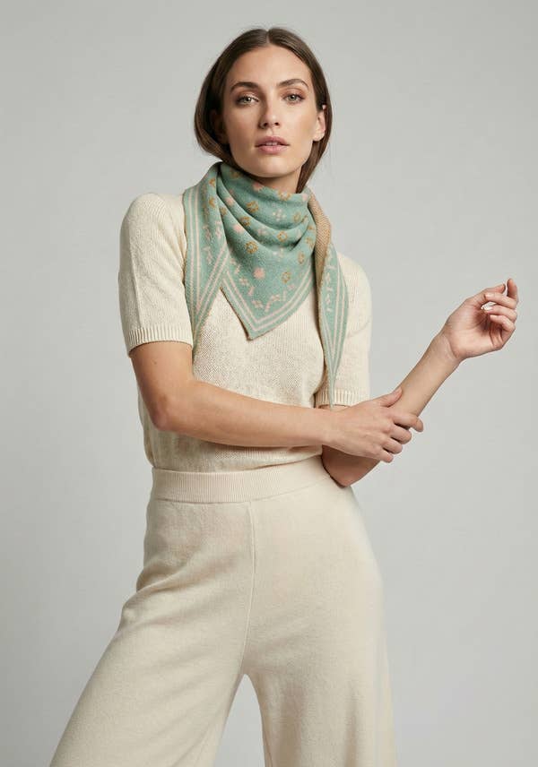 SAACHI - Foulard Knit Triangle Scarf