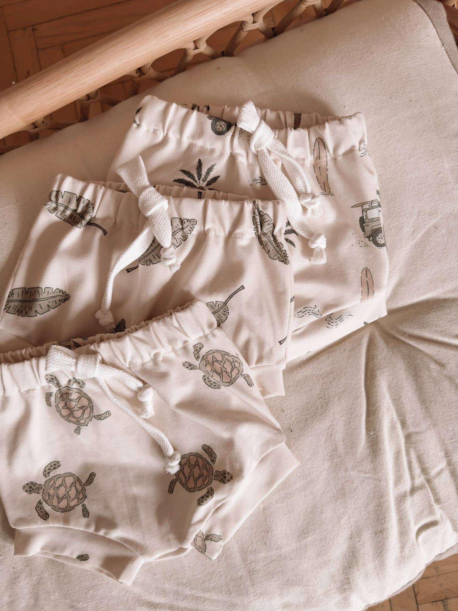 PETITE EvelinaApparel - Baby boy shorts / summer prints