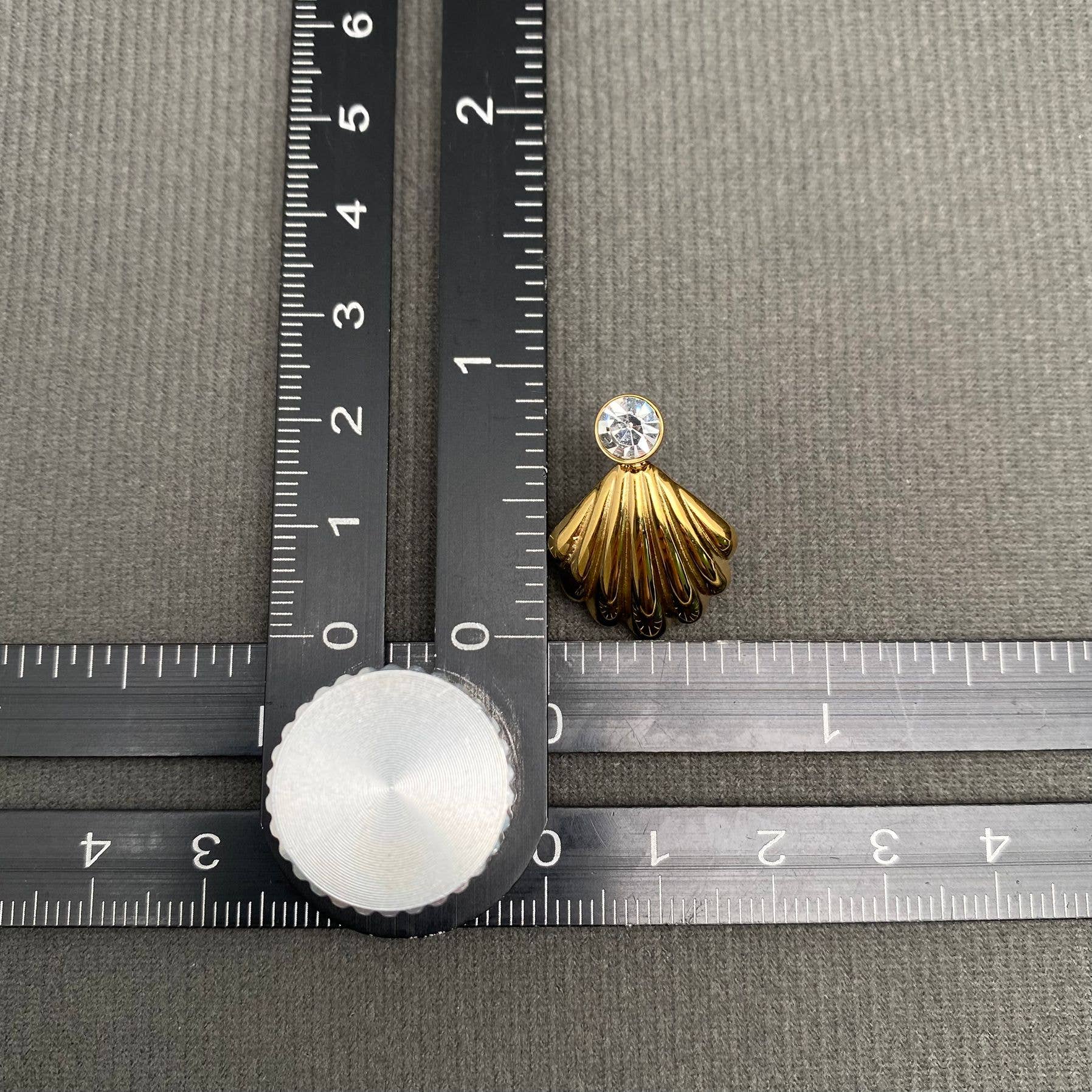 Mio Queena - Zircon Inlaid Scallop 18K Gold Plated S.Steel Earrings - FGS