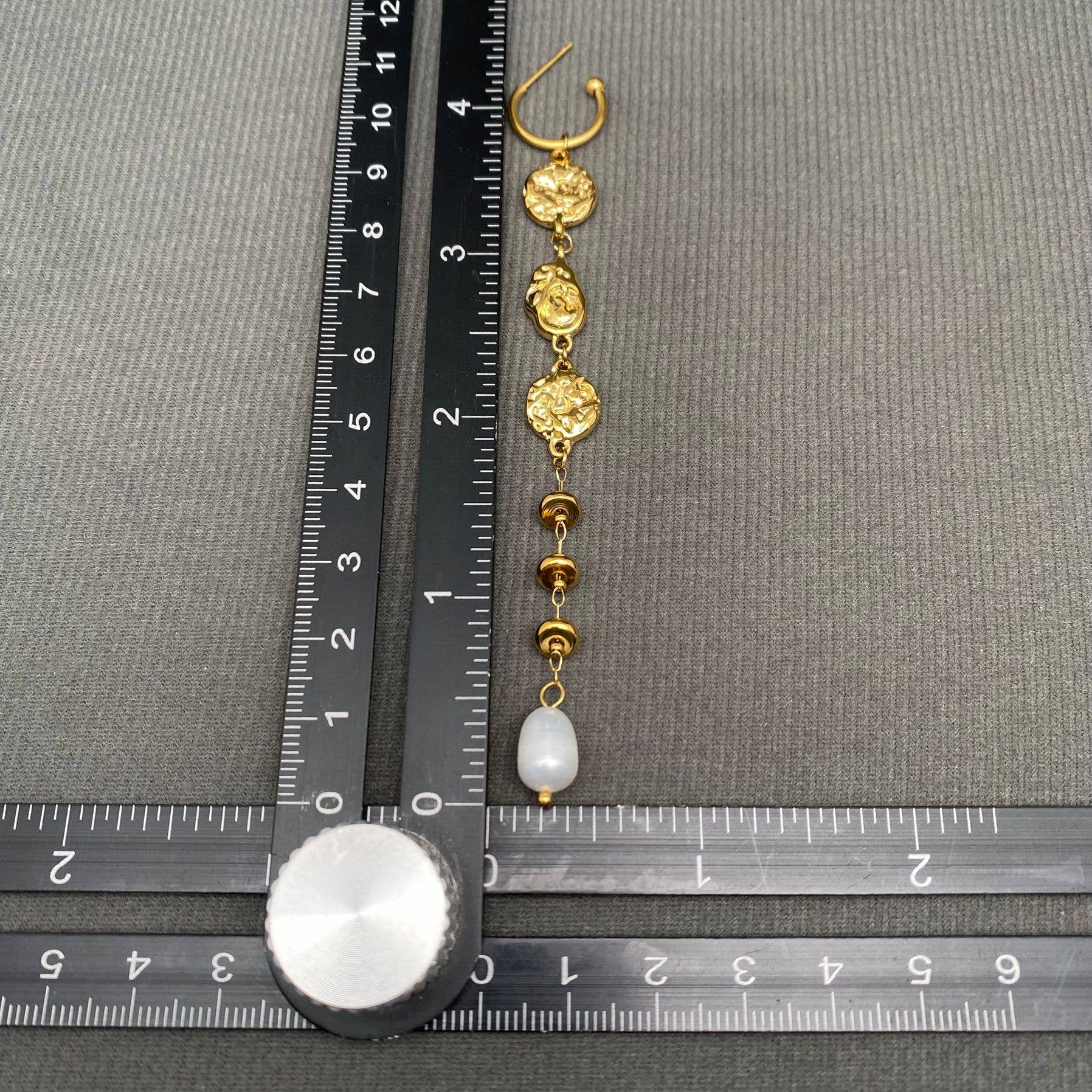 Mio Queena - Pearl Irregular Hammering Texture Fringe 18K Goldend SS Earrings - FGS