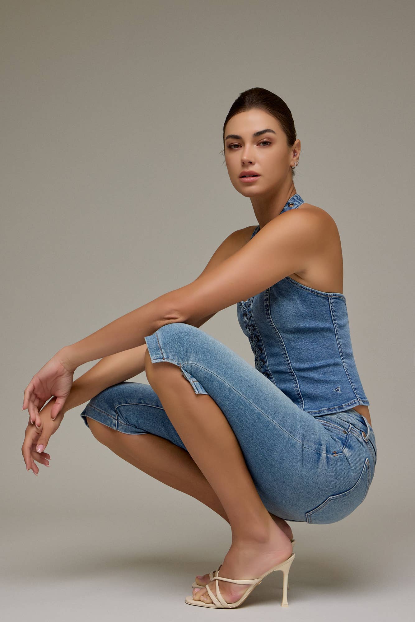 Hidden Jeans - Vintage Wash Mid Rise 18" Inseam Capris