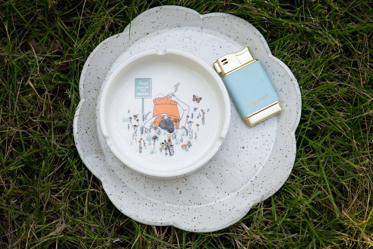 Rogue Paq - Please Keep On The Grass Porcelain Vintage Style Ashtray