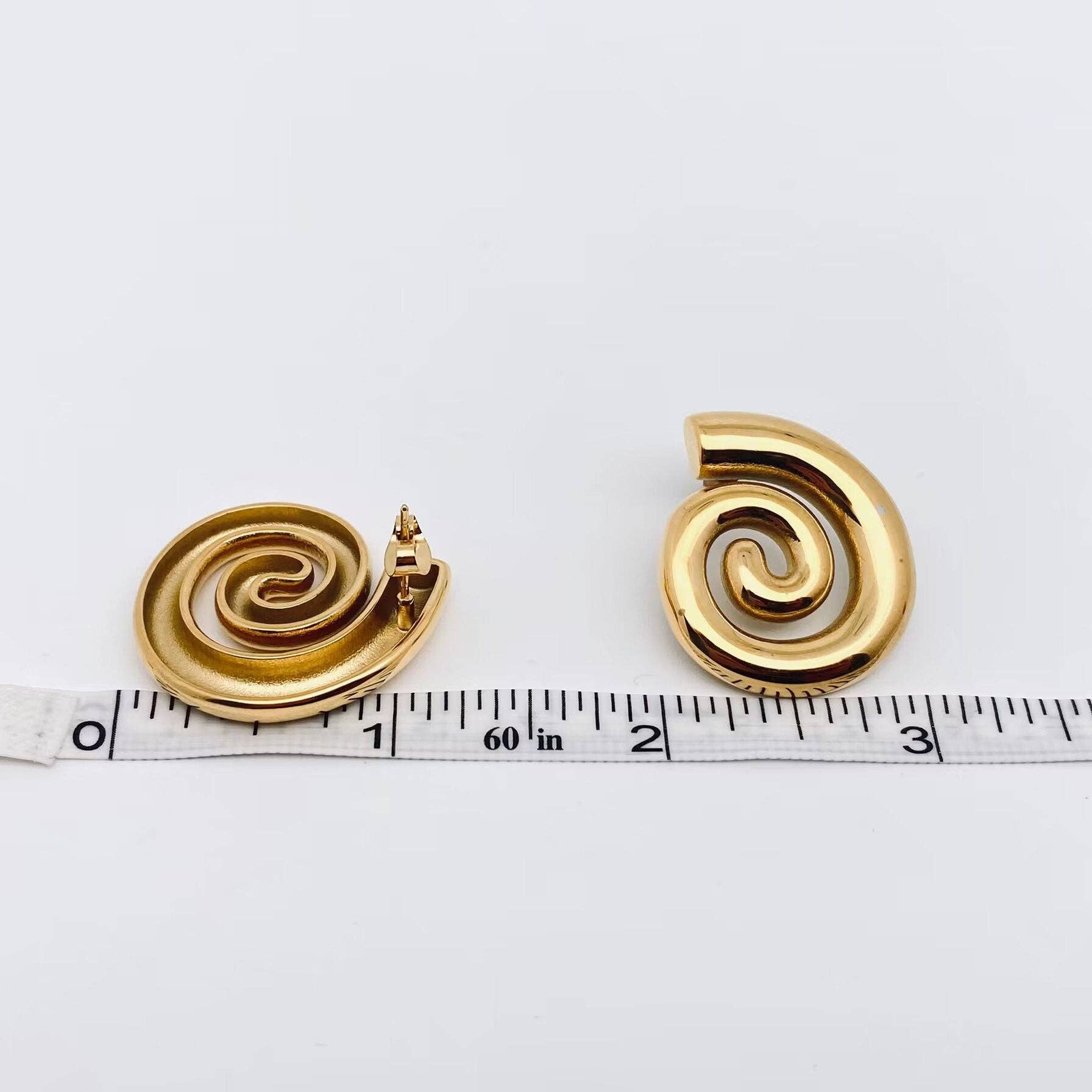 Mio Queena - Conch Shape 18K Gold Plated Stainless Steel Earrings - FGS