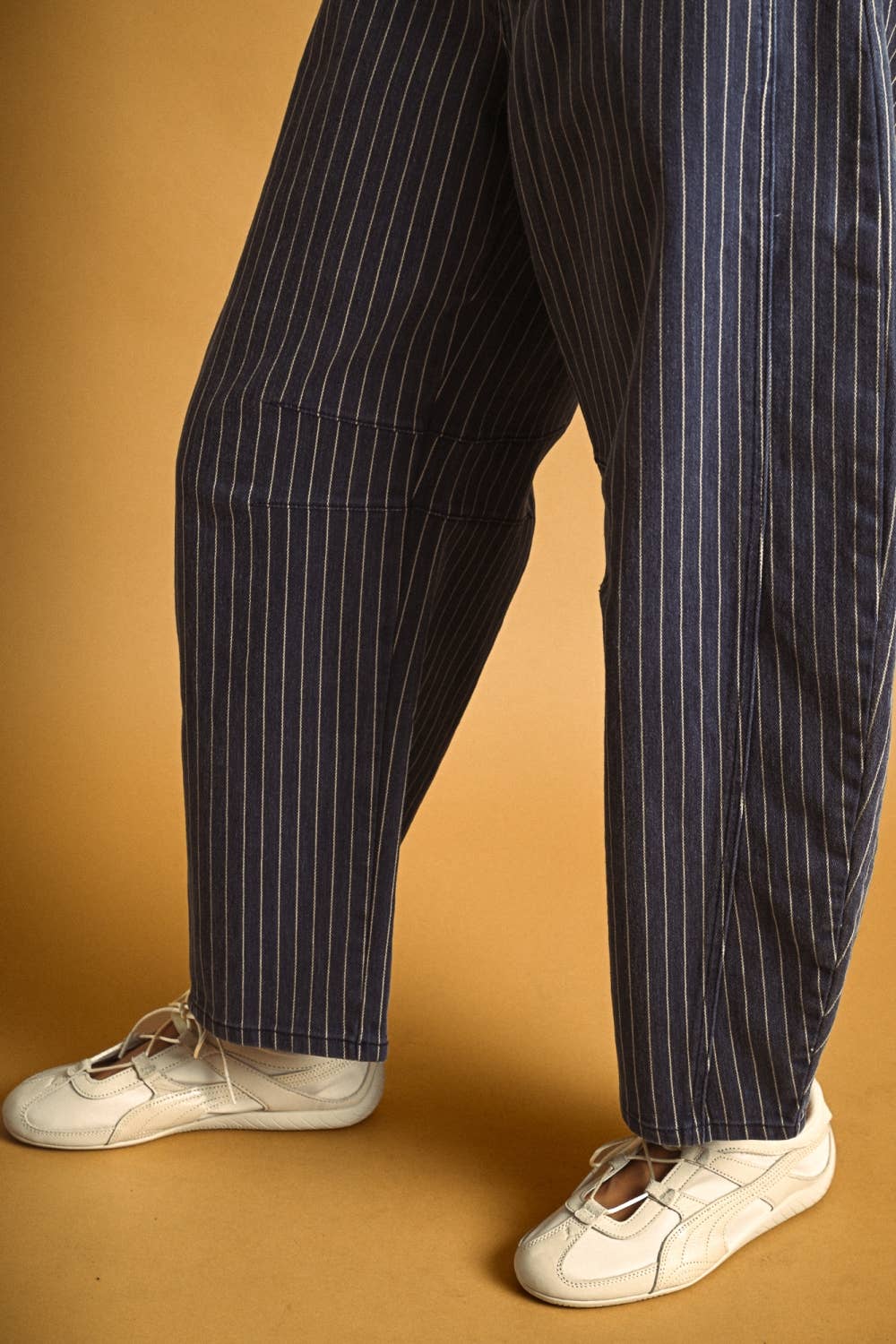 MIOU MUSE -  PINSTRIPED PATTERN BARREL PANTS