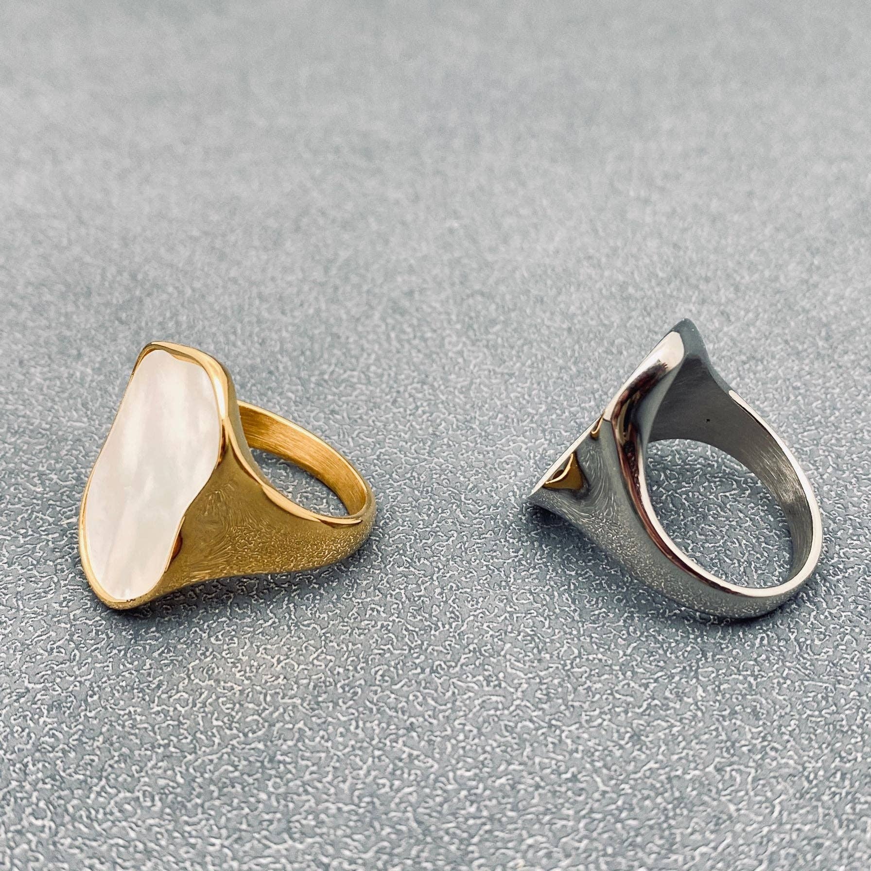 Mio Queena - Shell Geometric 18K Gold Plated Stainless Steel Ring - FGS