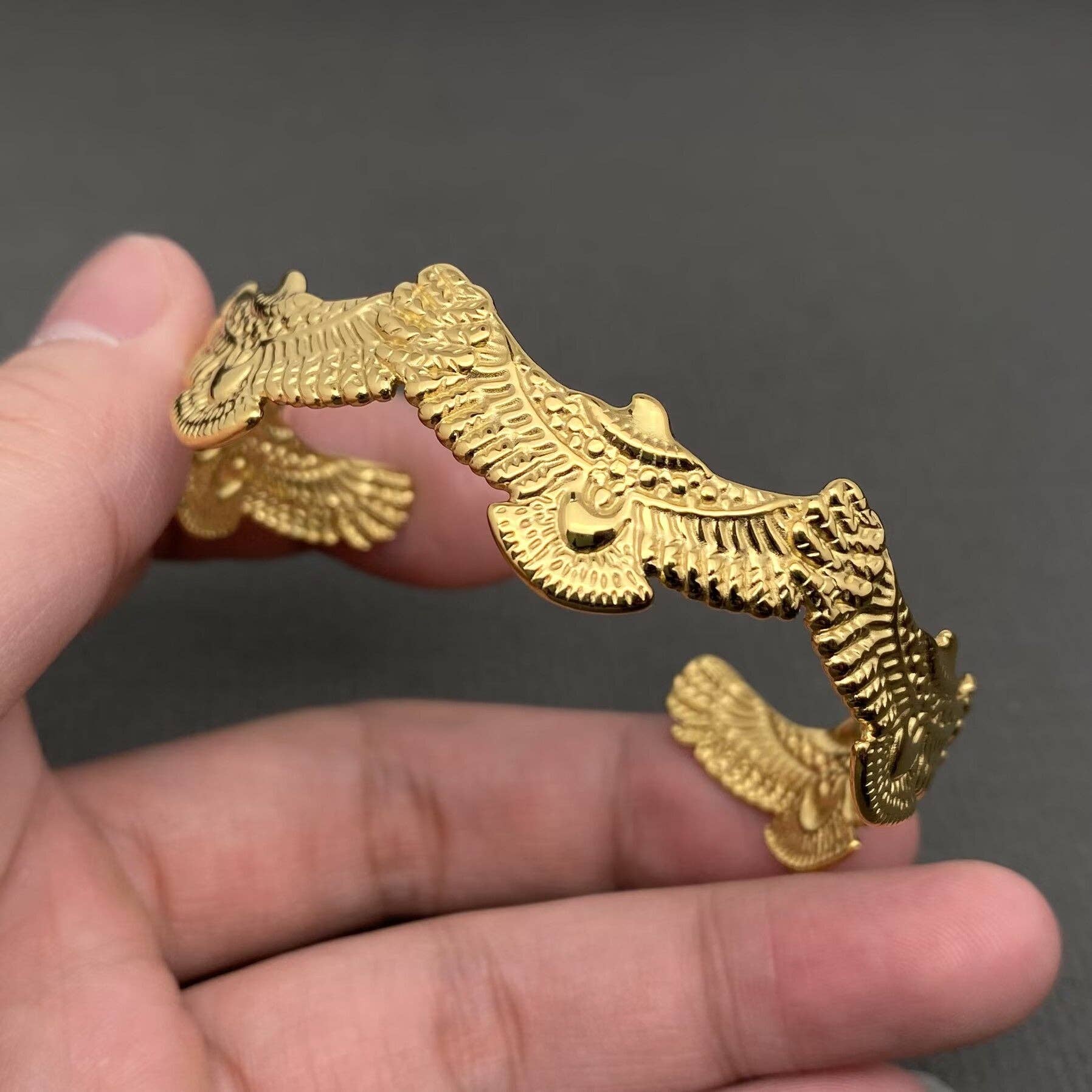 Mio Queena - Pigeon 18K Gold Plated Stainless Steel Adjustable Cuff - FGS