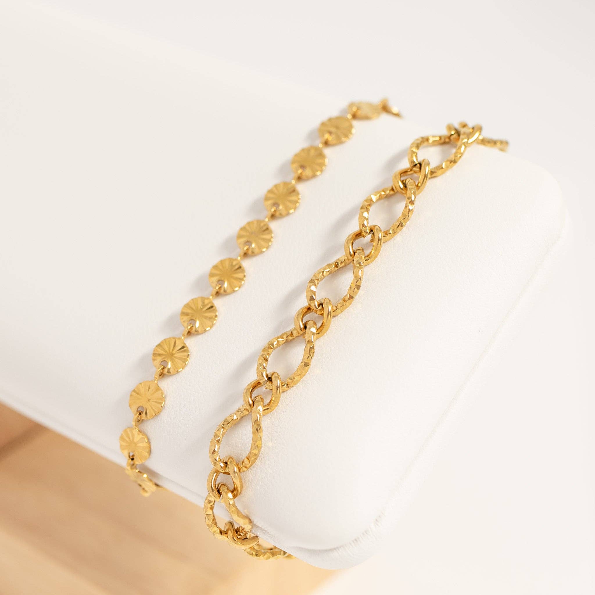 WJW - 18K Gold PVD Stainless Steel Hammered Oval Chain Bracelet