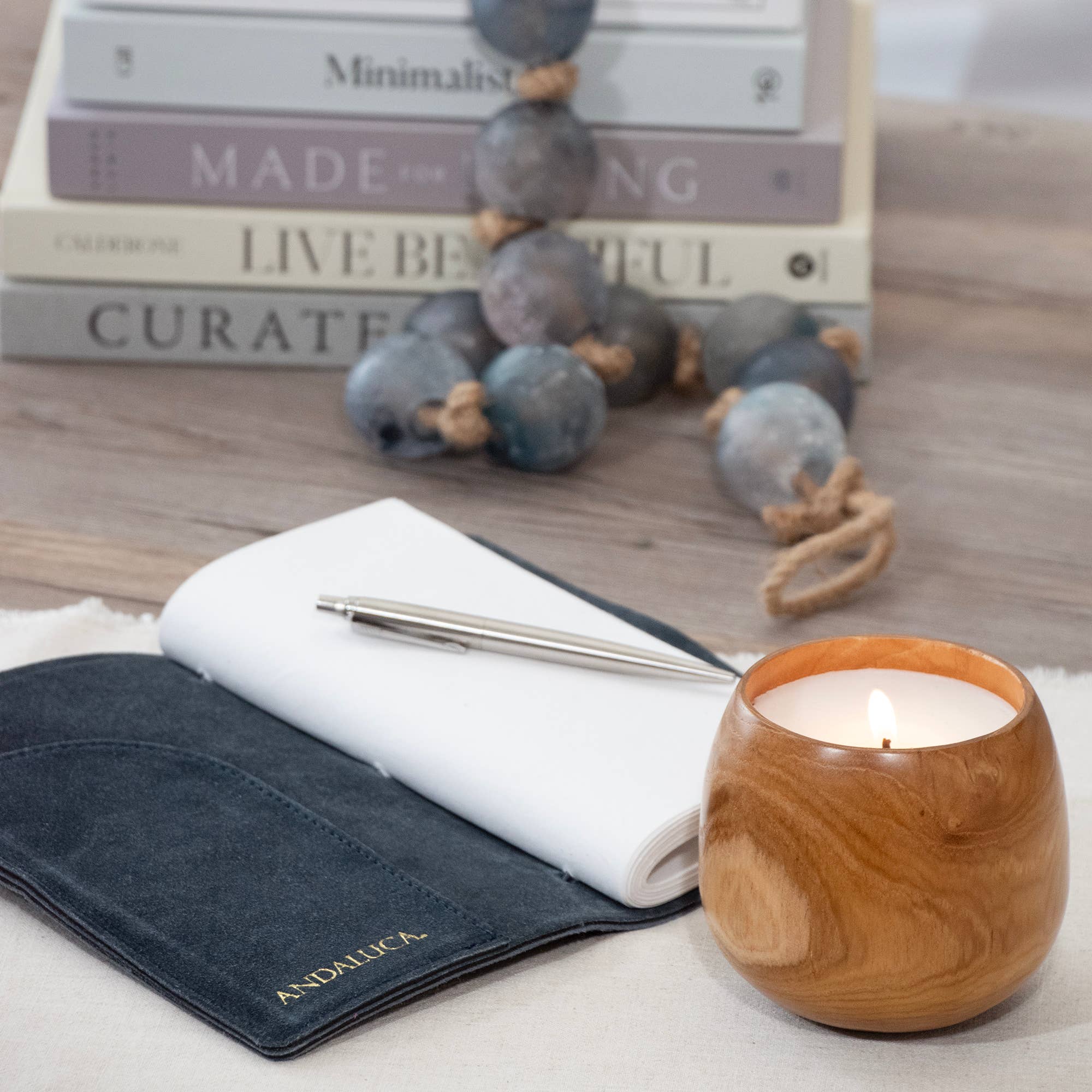 Andaluca teakwood candle