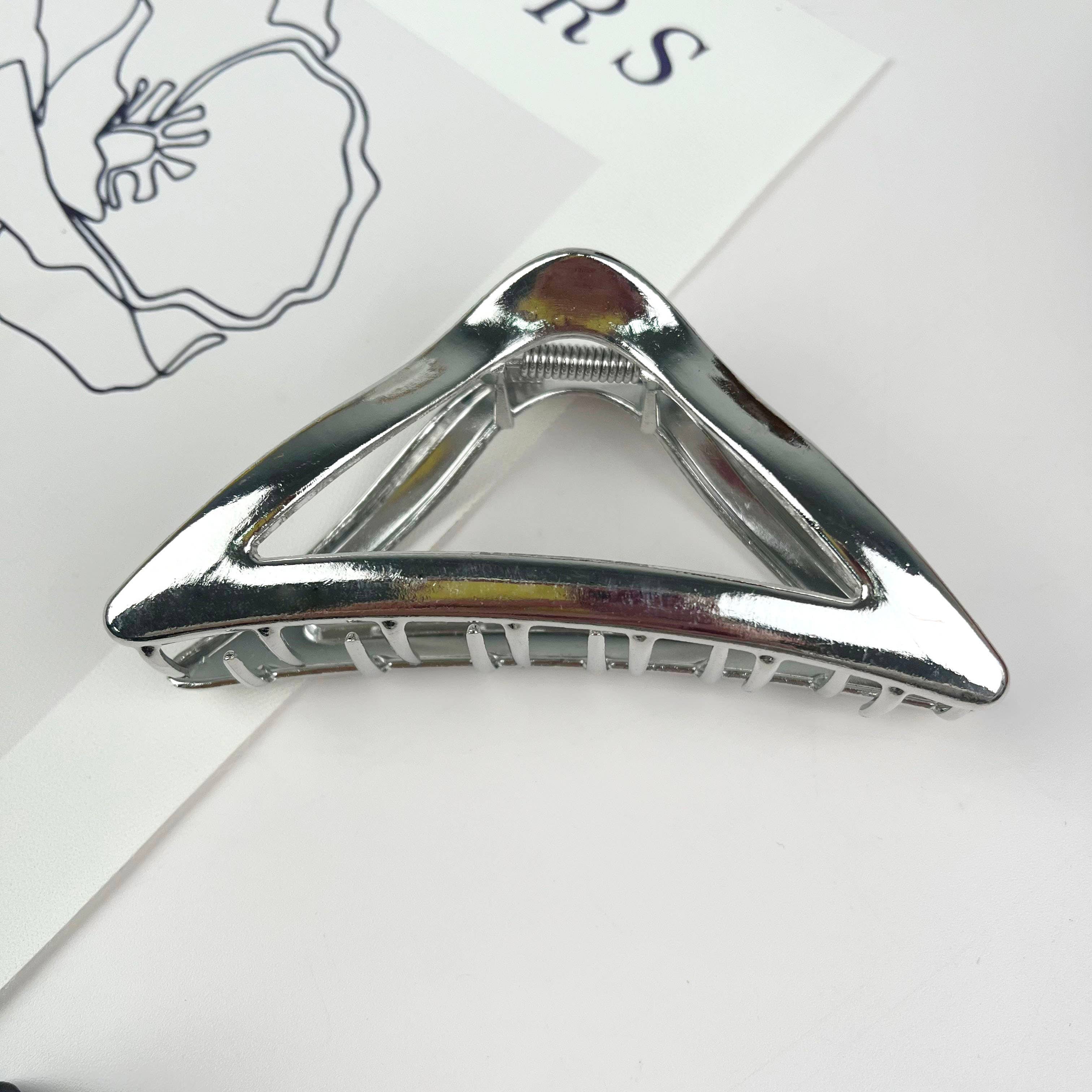 SoapElenGlen - Hollow irregular claw clip triangle metal big hair clip