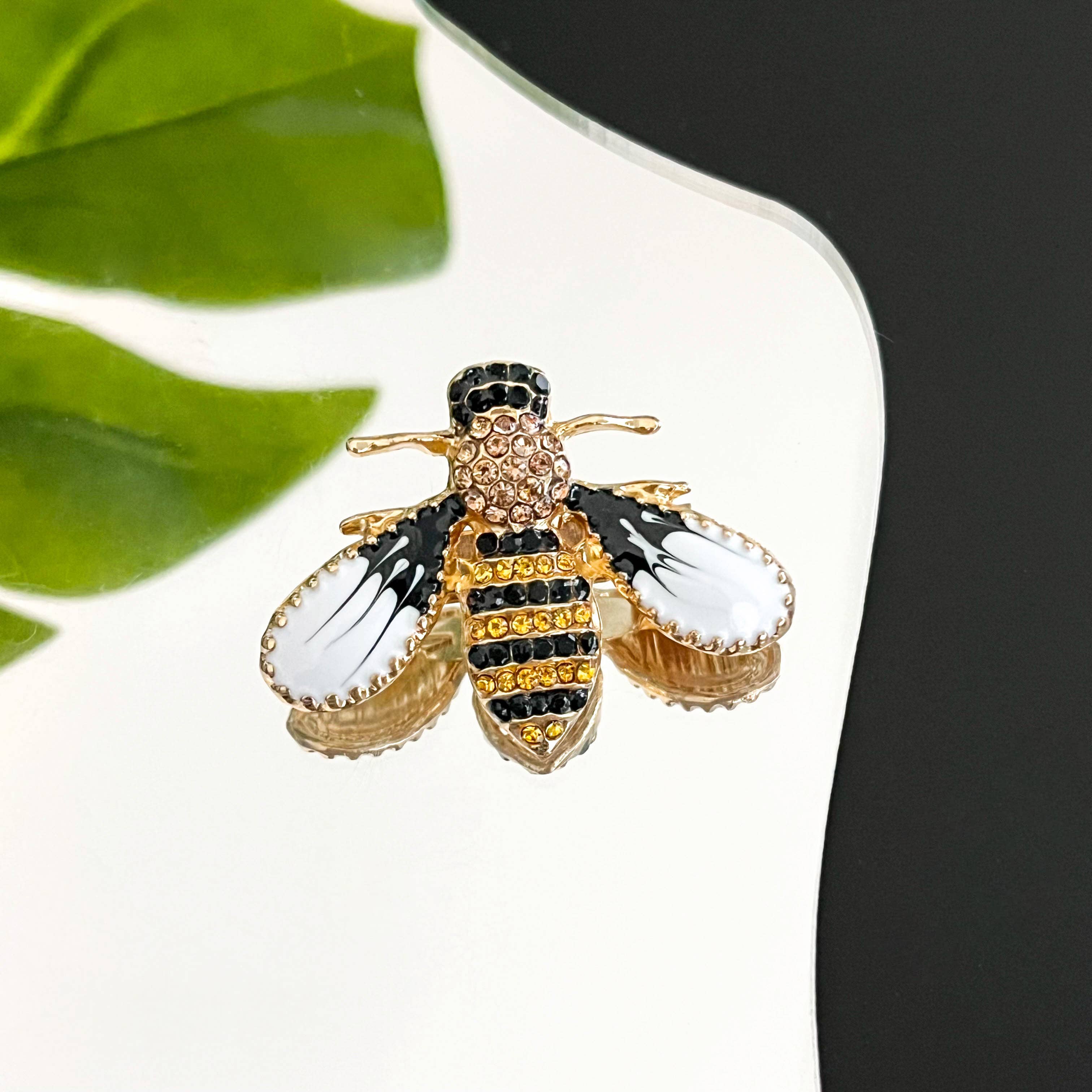 SoapElenGlen - Elegant Rhinestone Bee Brooch, Luxury Insect Lapel Pin