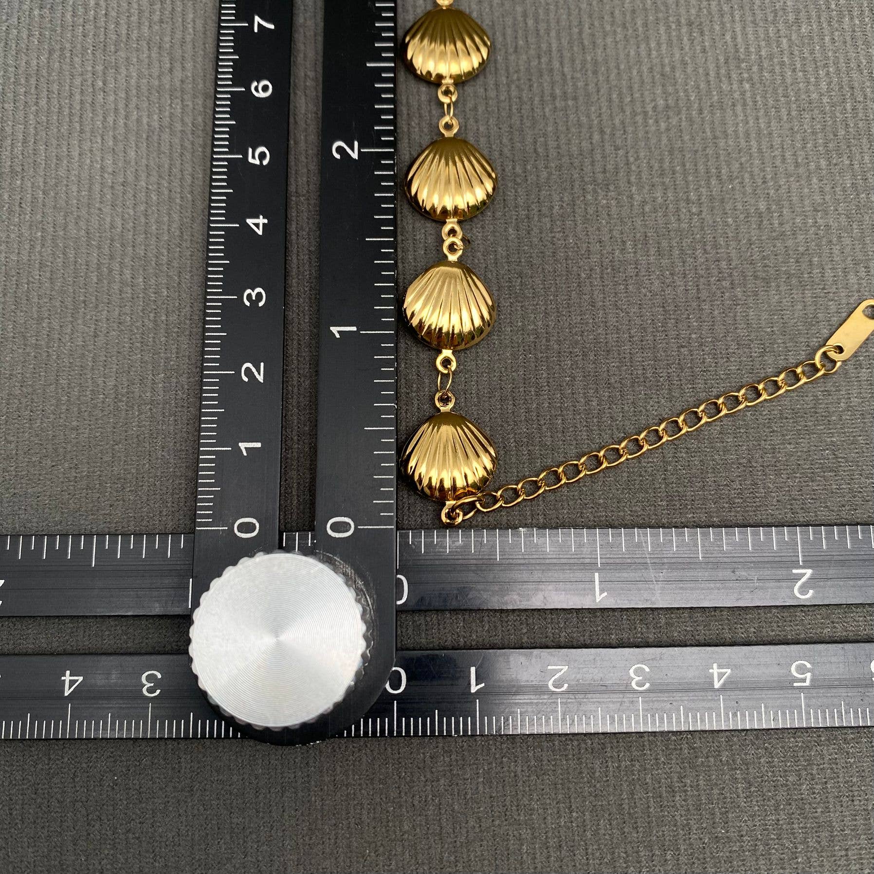 Mio Queena - Scallop Linked 18K Gold Plated Stainless Steel Bracelet