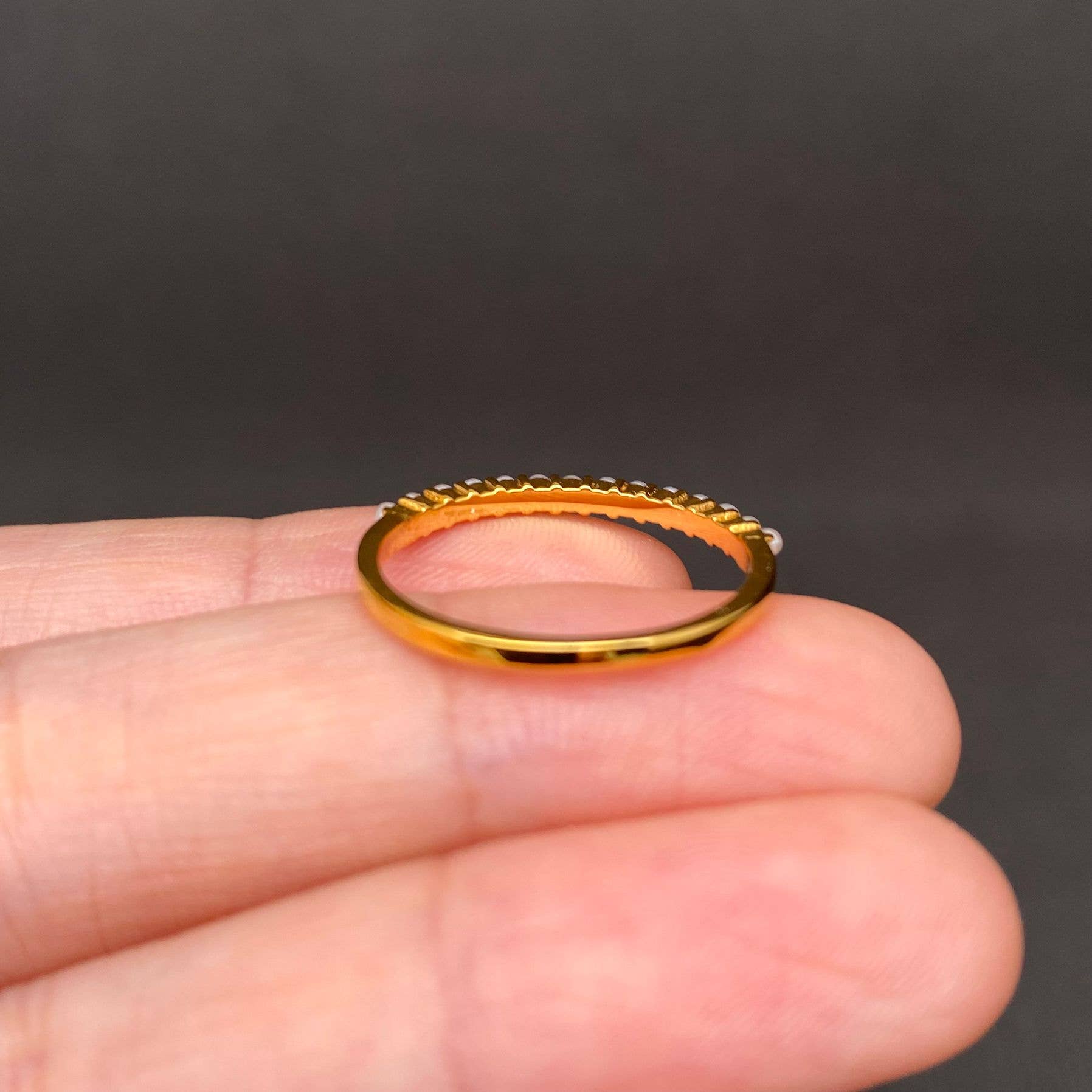 Mio Queena - Small Pearl Inlaid 18K Gold Plated Stainless Steel Ring -FGS