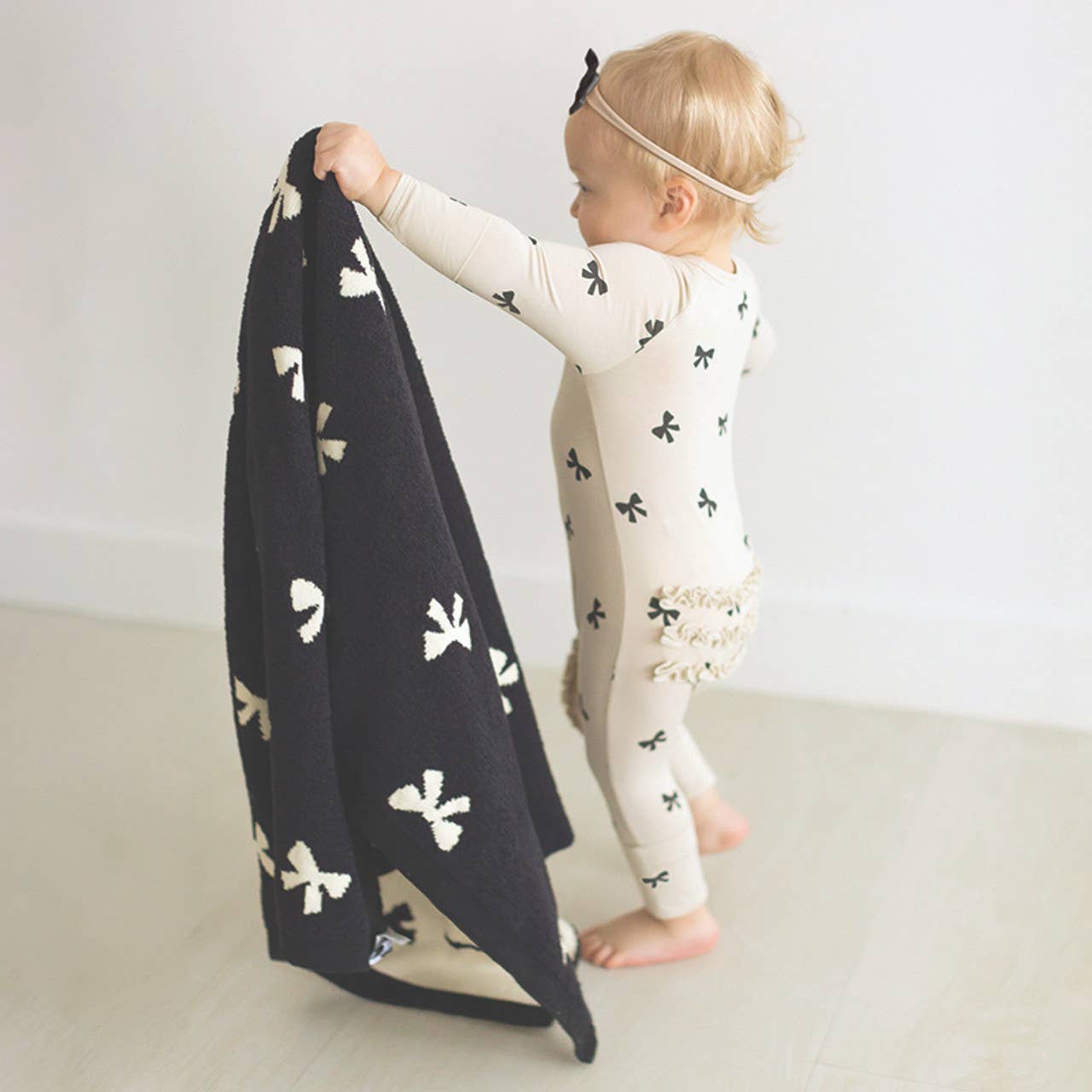 Stephan Baby by Creative Brands - Plush Blanket - Bow