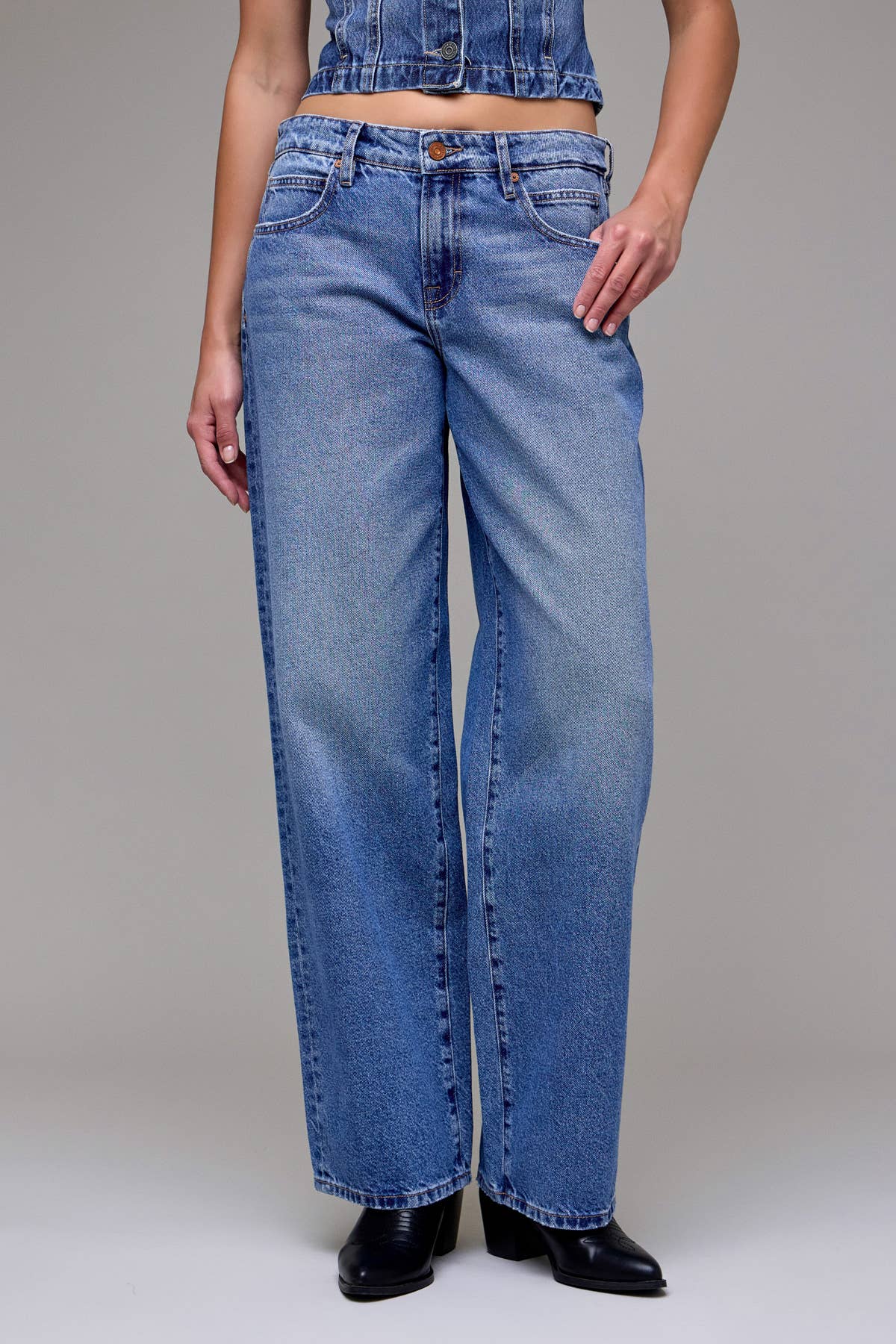 Hidden Jeans - Medium Wash Classic Clean Low Slung Baggy