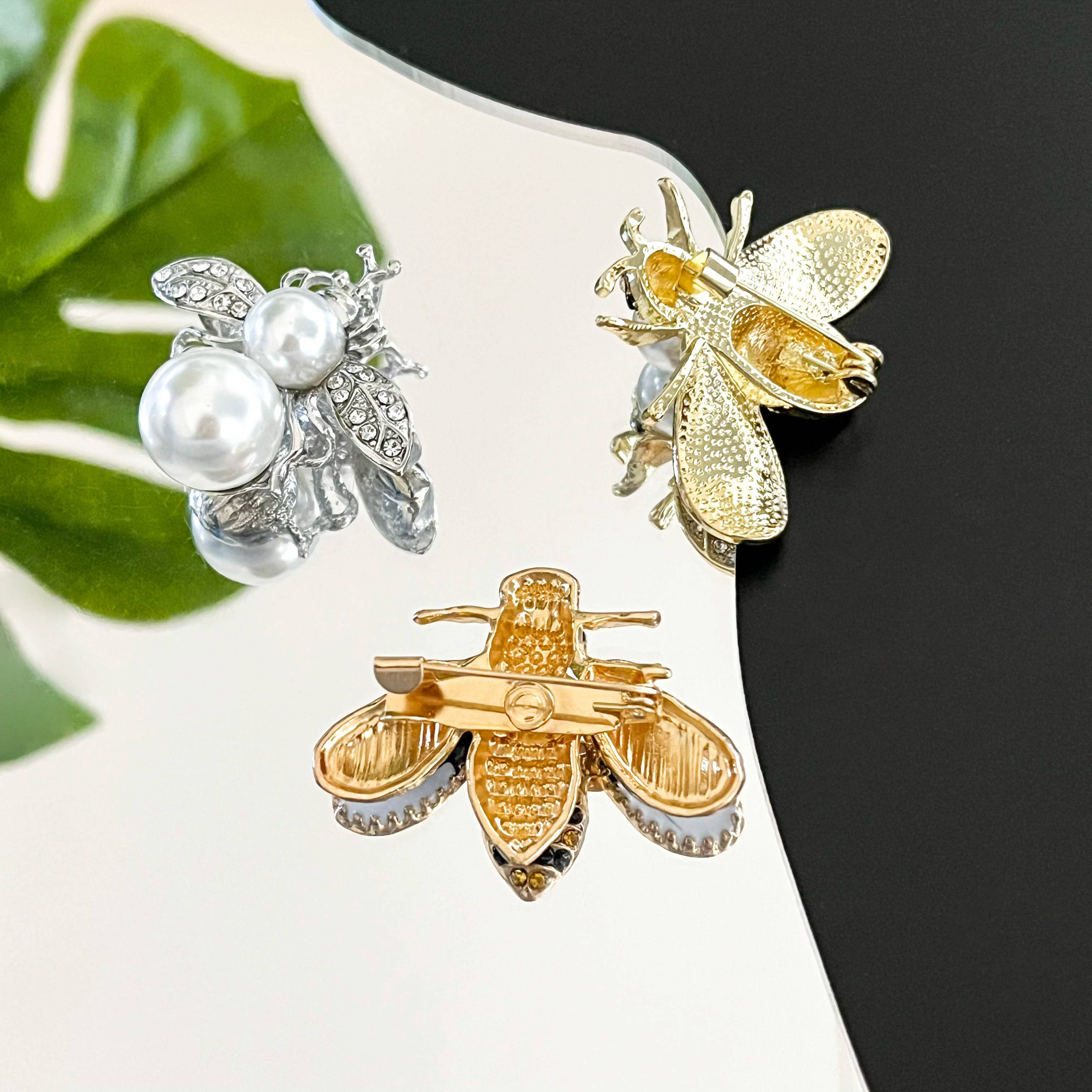 SoapElenGlen - Elegant Rhinestone Bee Brooch, Luxury Insect Lapel Pin