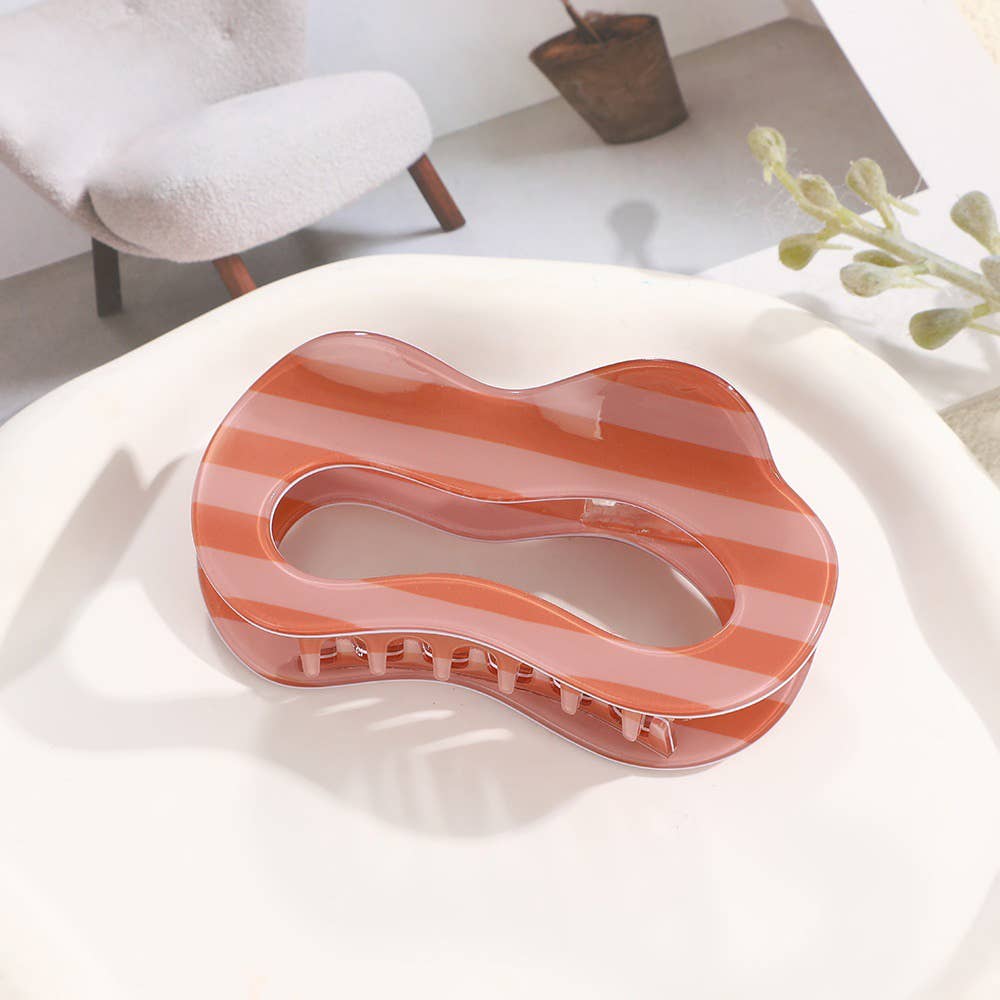SoapElenGlen - Retro Striped Hollow Irregular Wavy Shape Hair Claw