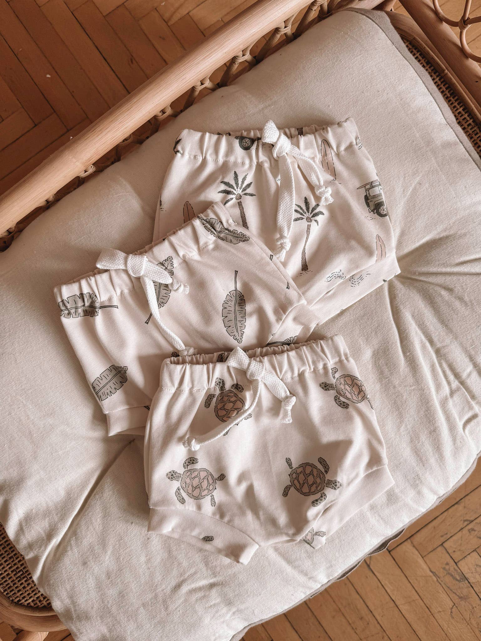 PETITE EvelinaApparel - Baby boy shorts / summer prints