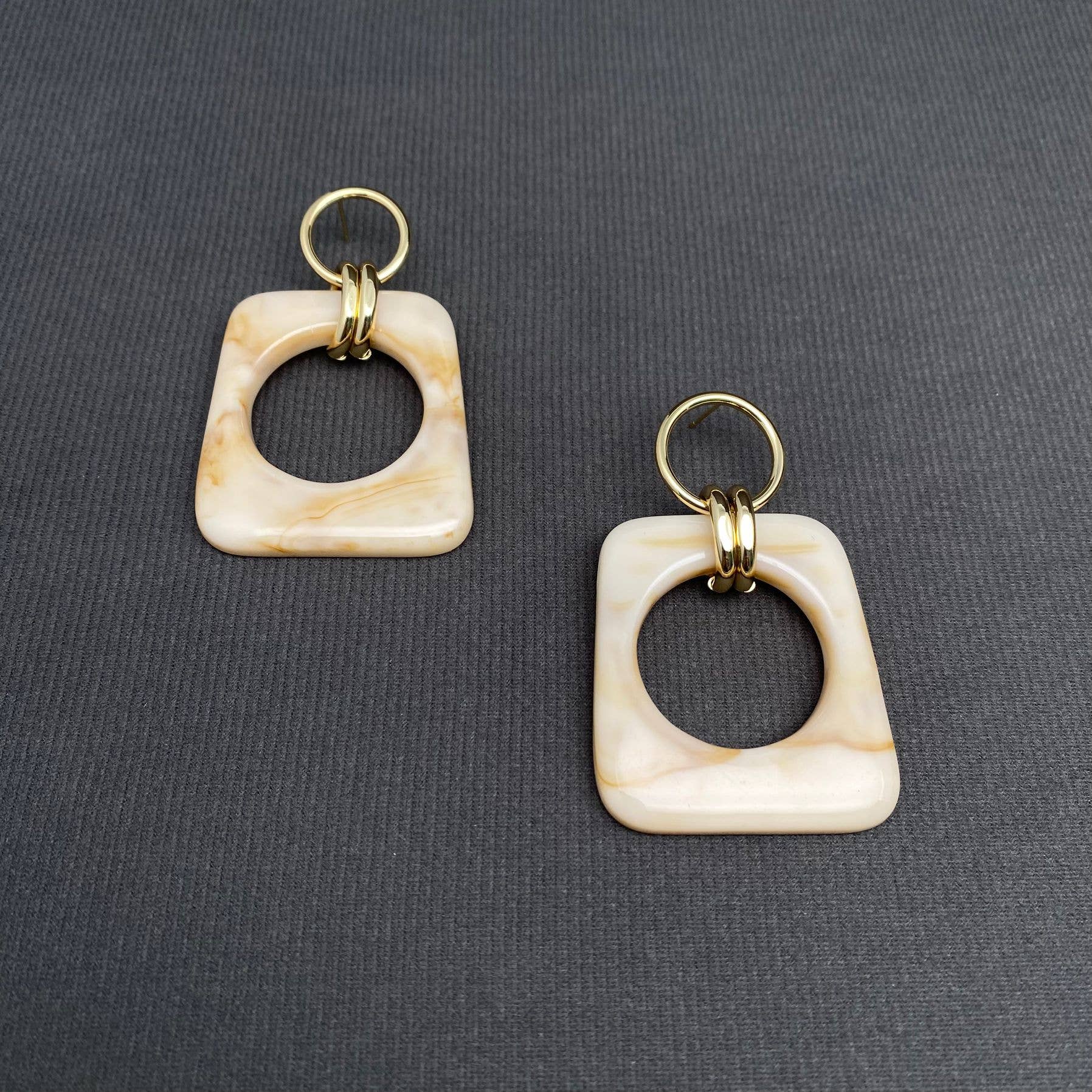 Mio Queena - Hollow Acetate Geometric Shape Earrings