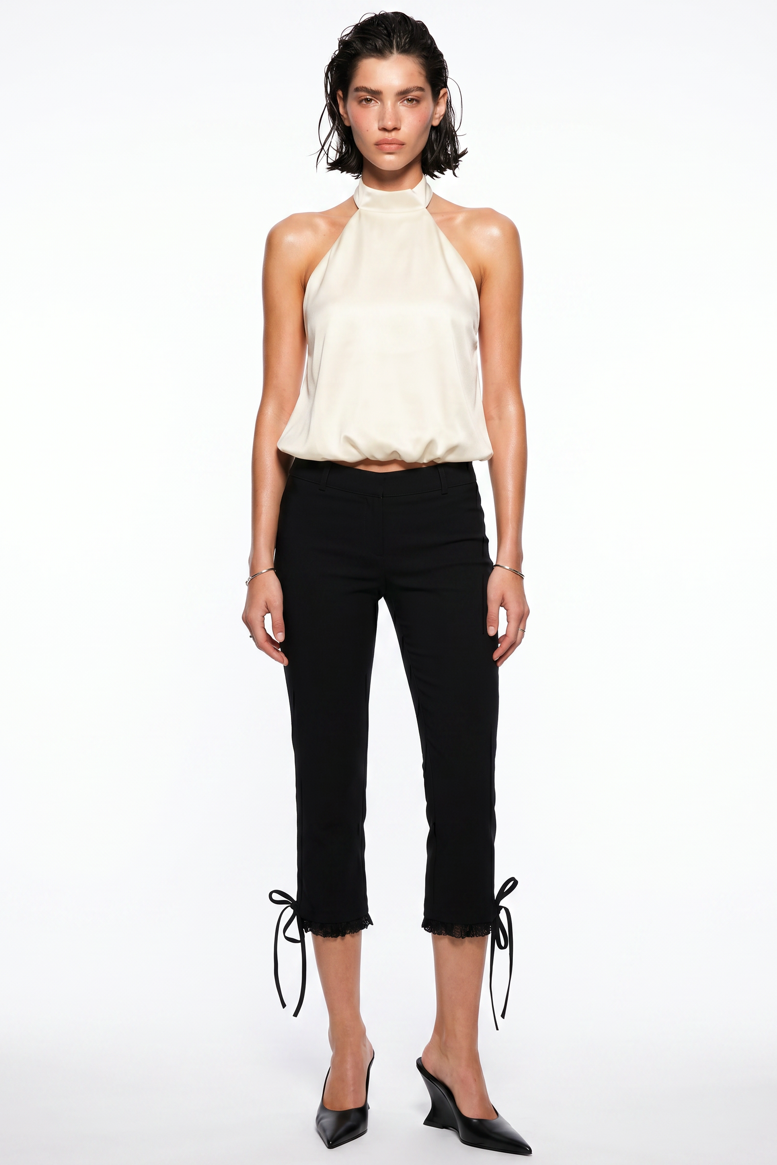 No Vacancy - Stretchy woven v-cut waistline capri pants w/ lace detail
