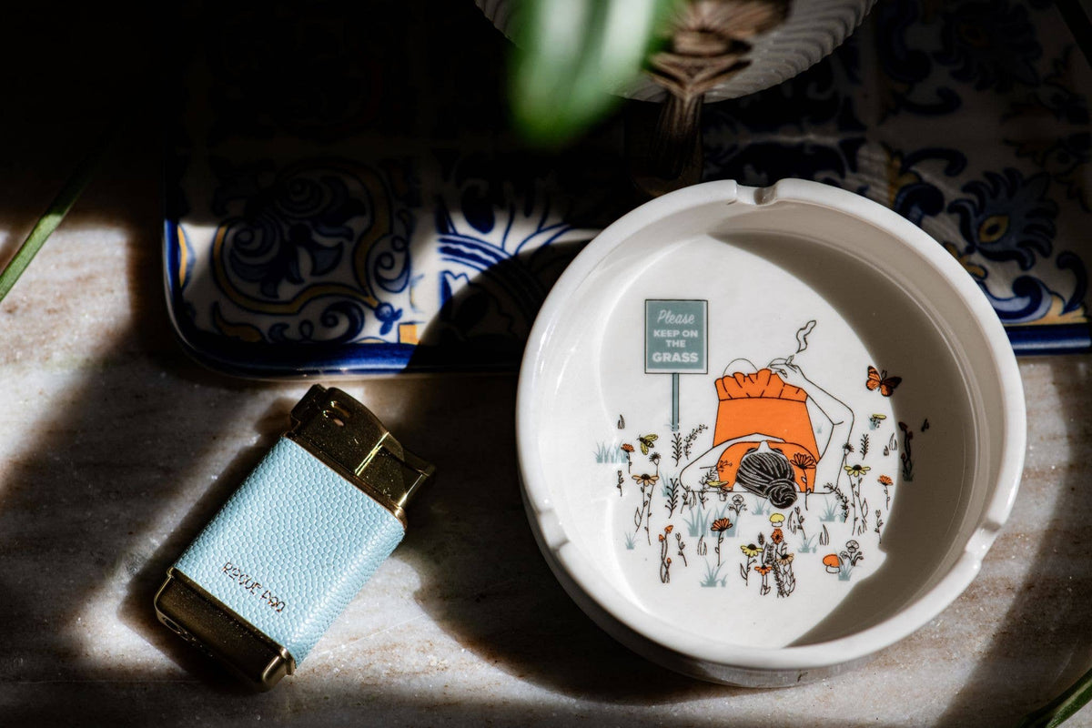 Rogue Paq - Please Keep On The Grass Porcelain Vintage Style Ashtray