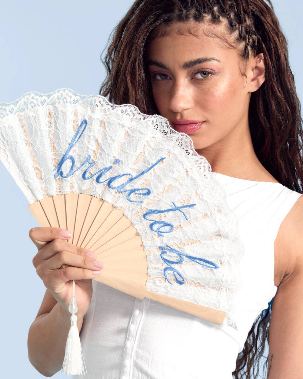 xo, Fetti - White Lace Bride to Be Folding Fan | Bridal Accessory