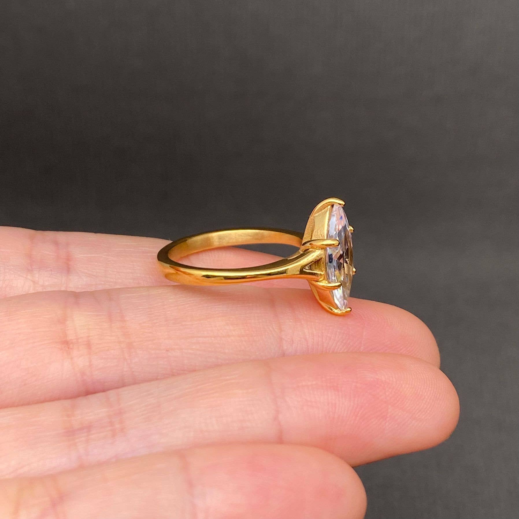 Mio Queena - Horse Eye Zircon 18K Gold Plated Stainless Steel Ring - FGS