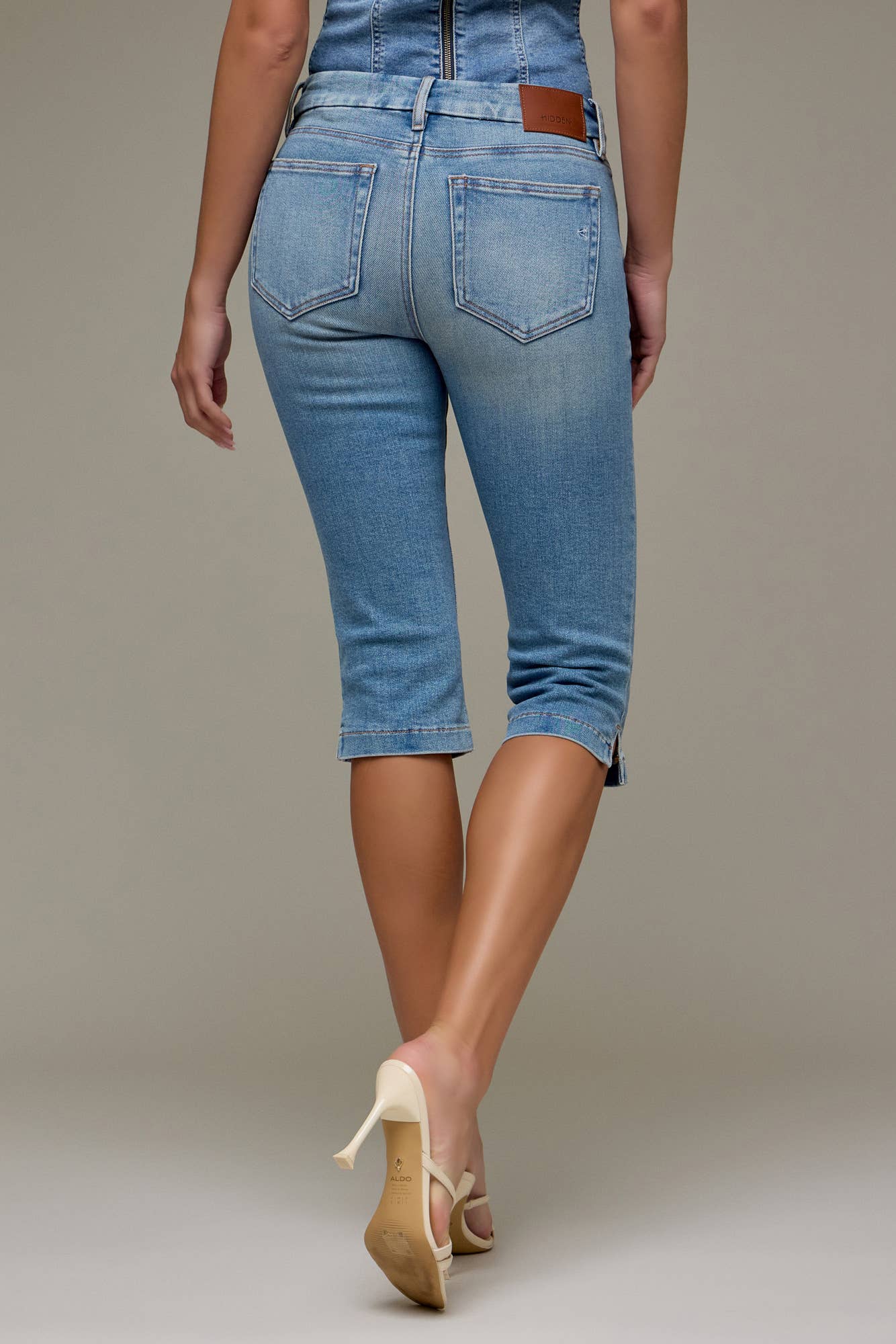 Hidden Jeans - Vintage Wash Mid Rise 18" Inseam Capris