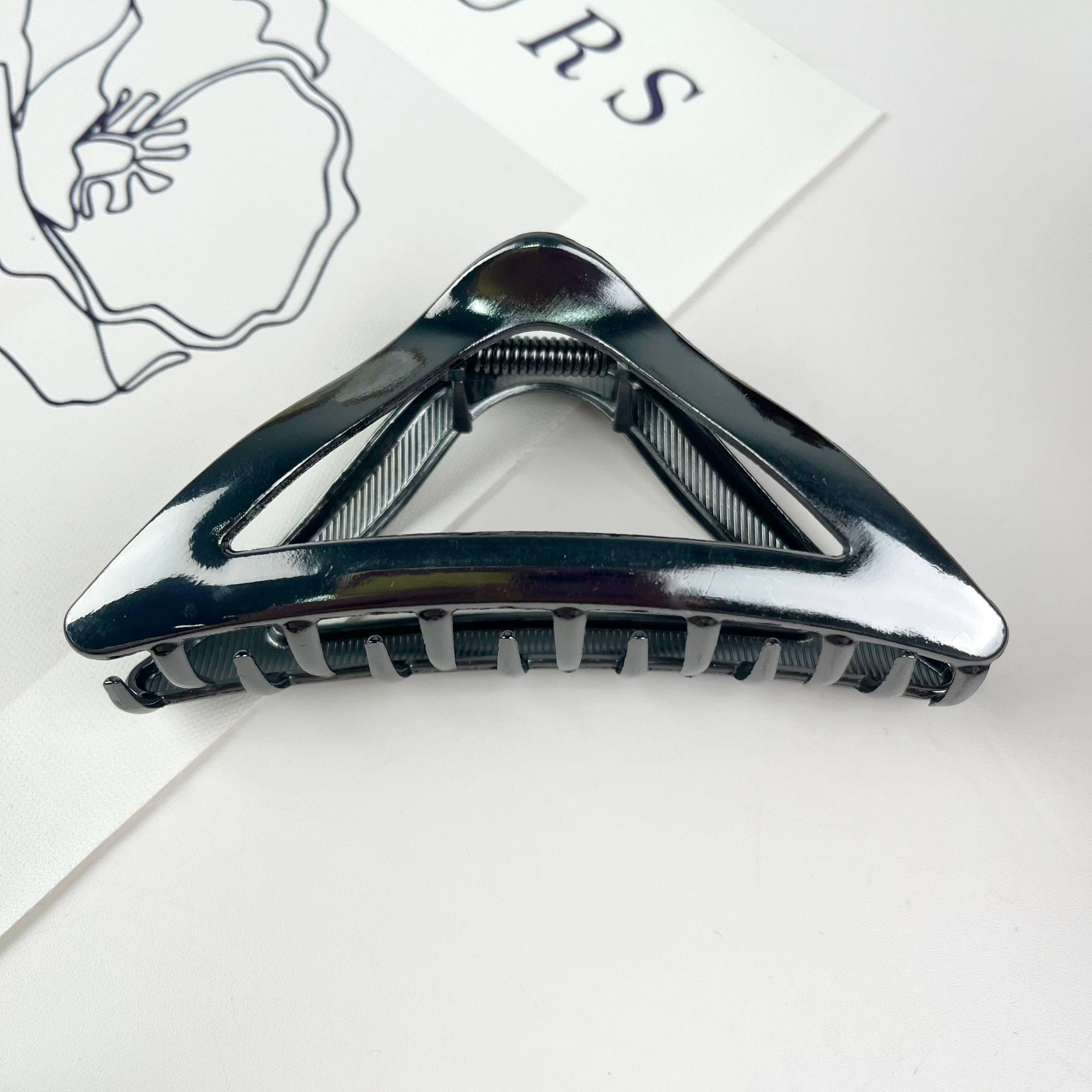 SoapElenGlen - Hollow irregular claw clip triangle metal big hair clip