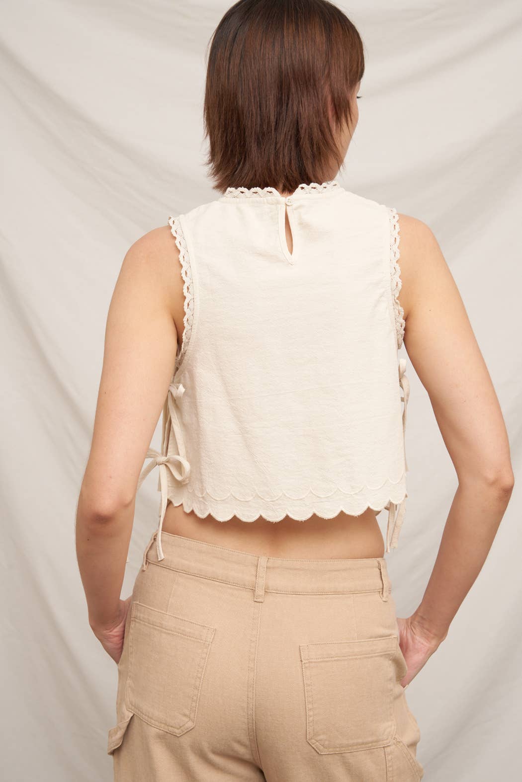 En Crème - Sleeveless Floral Embroidered Top with Side-Tie and Scallop