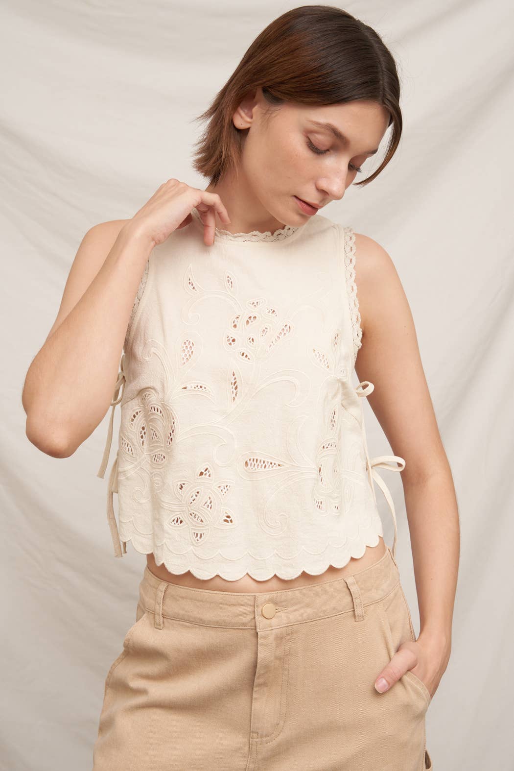 En Crème - Sleeveless Floral Embroidered Top with Side-Tie and Scallop
