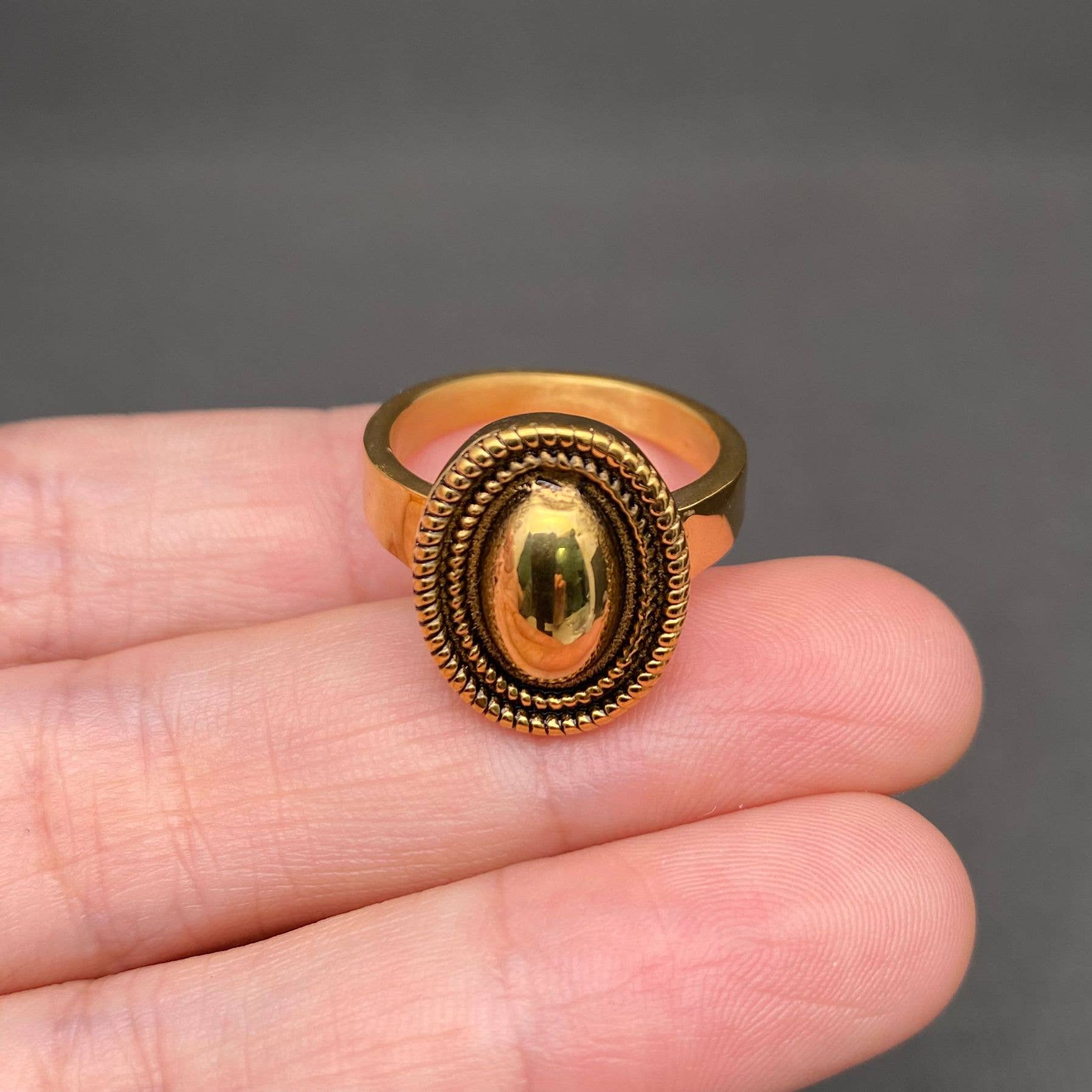 Mio Queena - Glossy Ellipsoid 8K Gold Plated Stainless Steel Ring - FGS