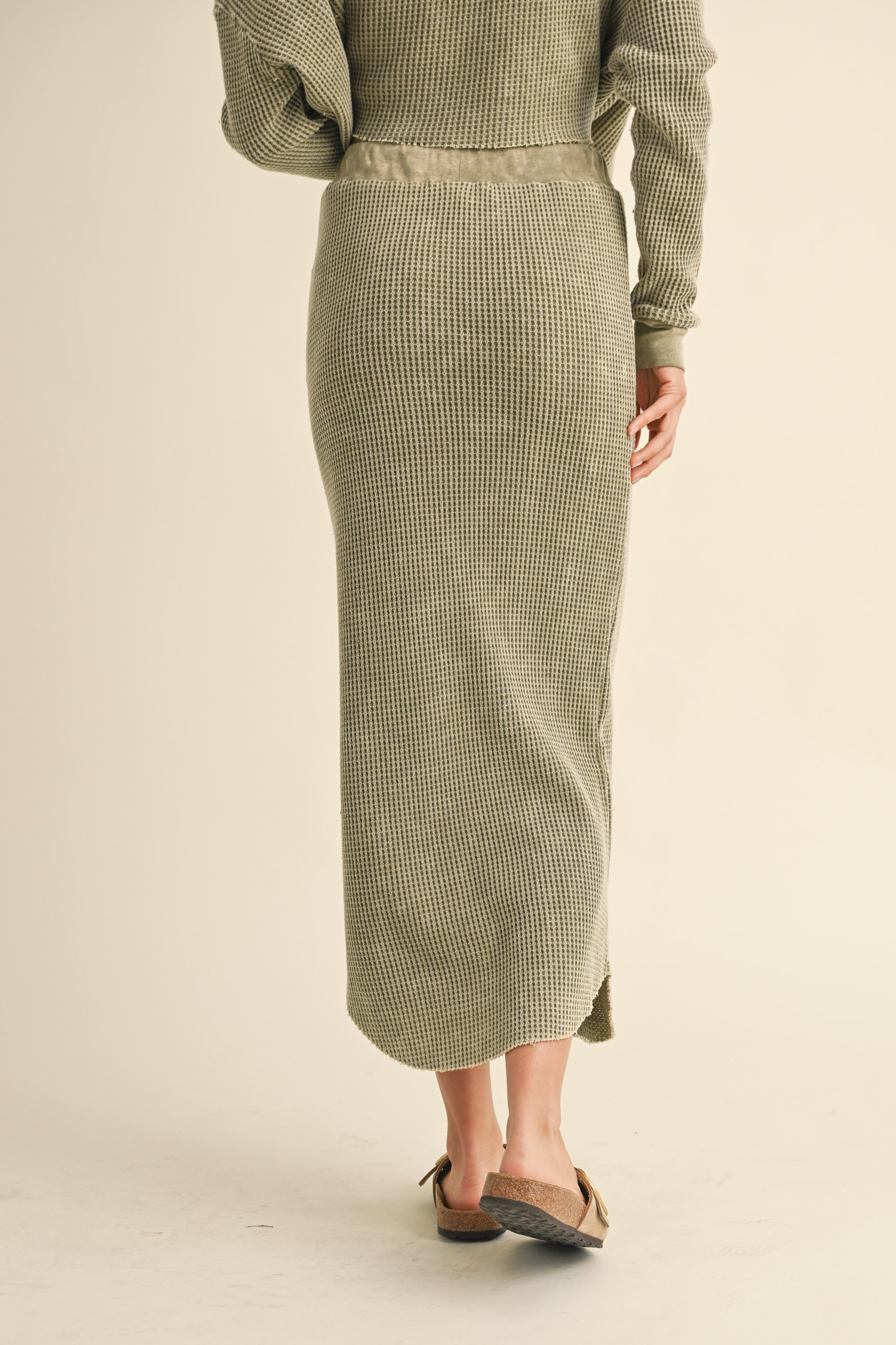 KNITTED KNEE LENGHT SKIRT