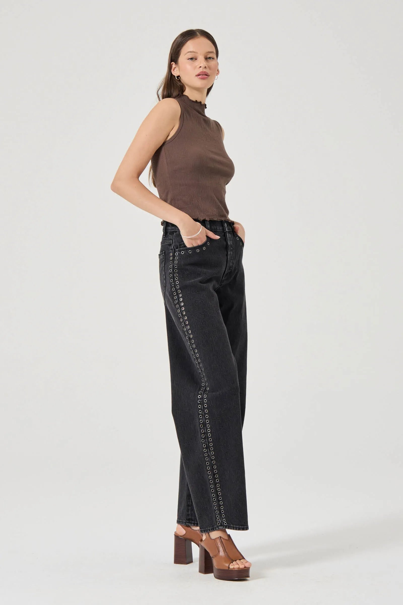 Gigi Barrel - Black Sand Eyelet