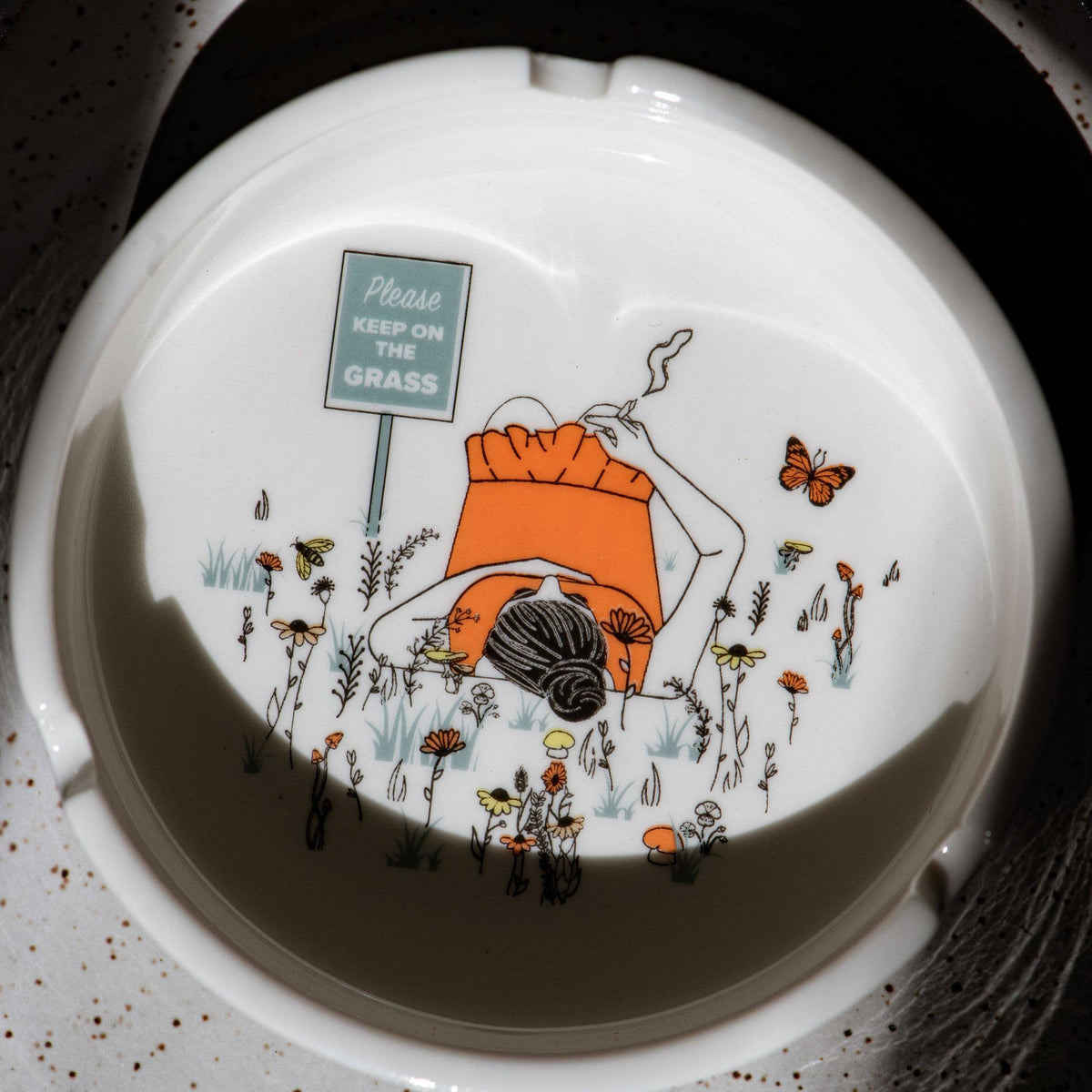 Rogue Paq - Please Keep On The Grass Porcelain Vintage Style Ashtray