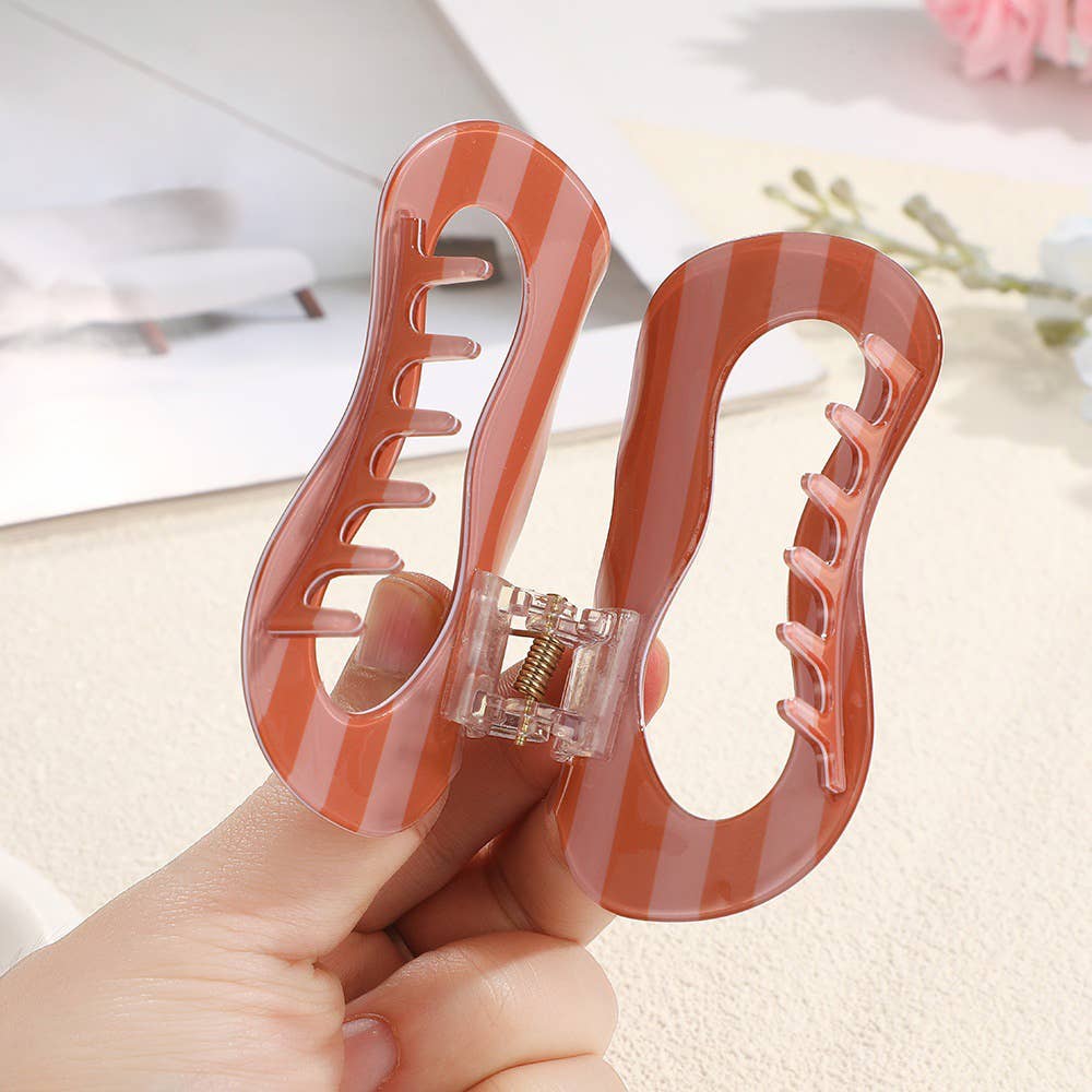 SoapElenGlen - Retro Striped Hollow Irregular Wavy Shape Hair Claw