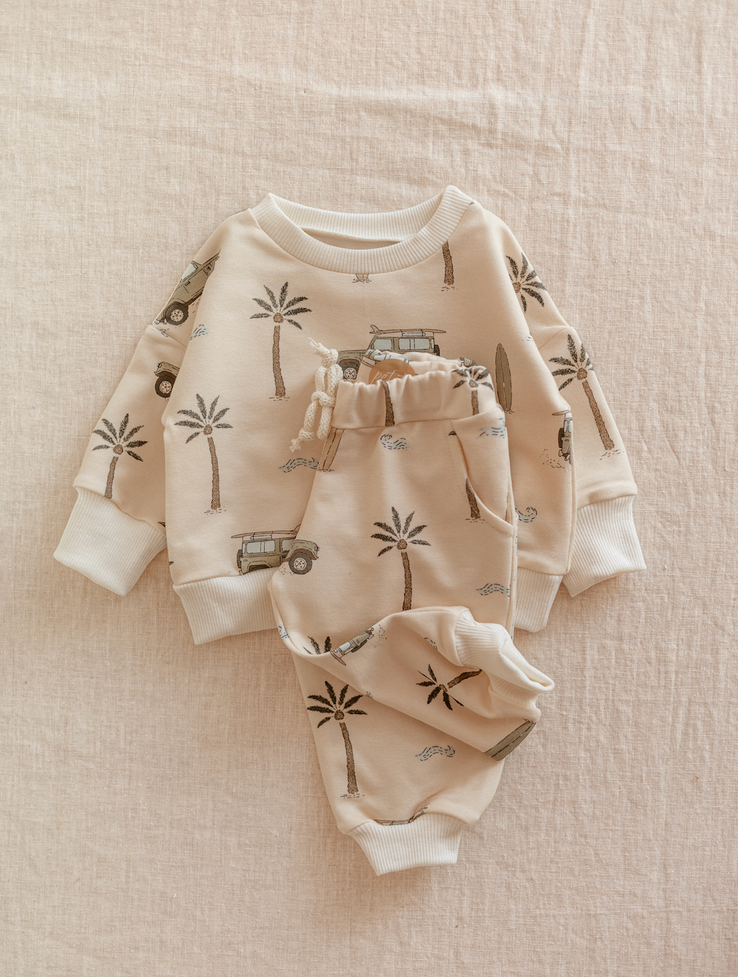PETITE EvelinaApparel - Baby sweatpants / cars & palm trees