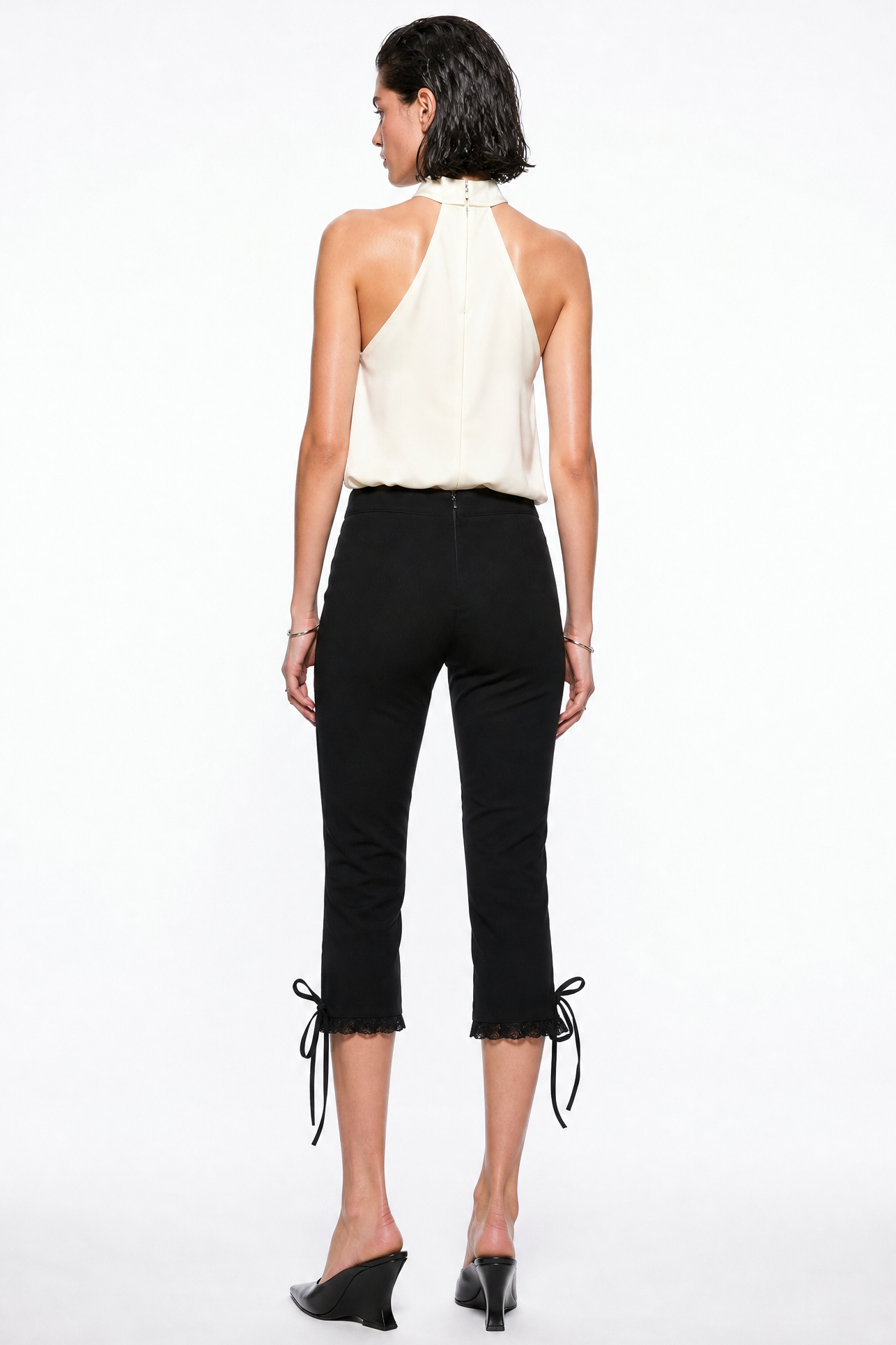 No Vacancy - Stretchy woven v-cut waistline capri pants w/ lace detail