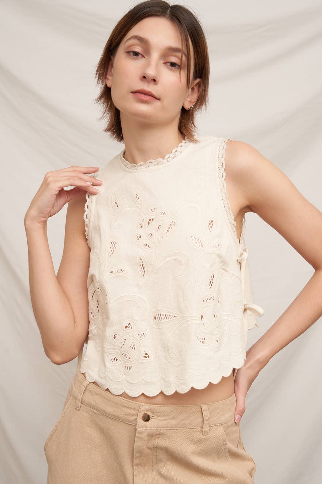 En Crème - Sleeveless Floral Embroidered Top with Side-Tie and Scallop