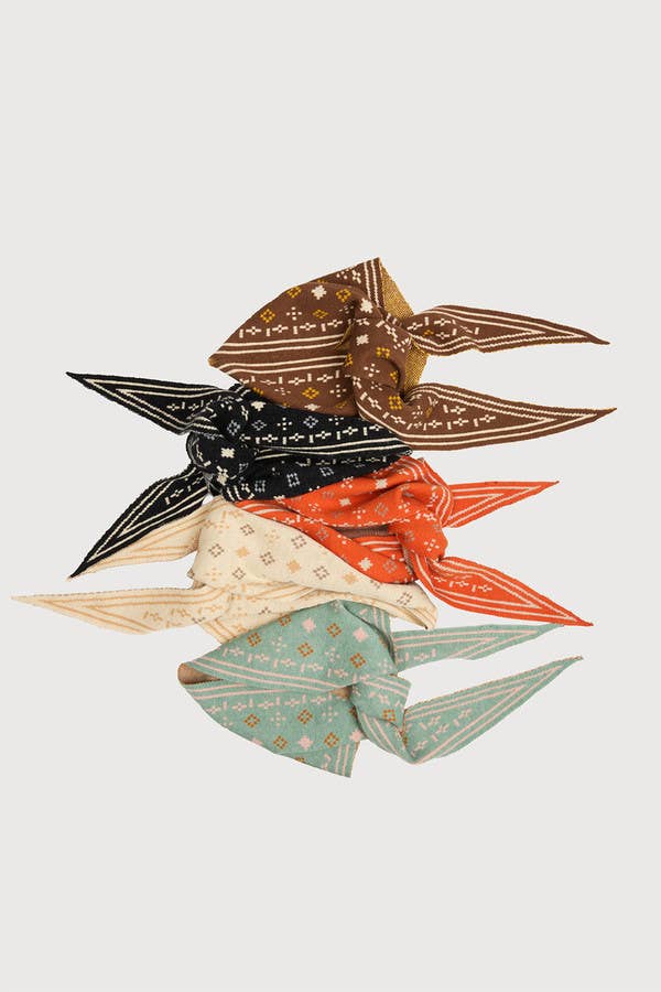 SAACHI - Foulard Knit Triangle Scarf