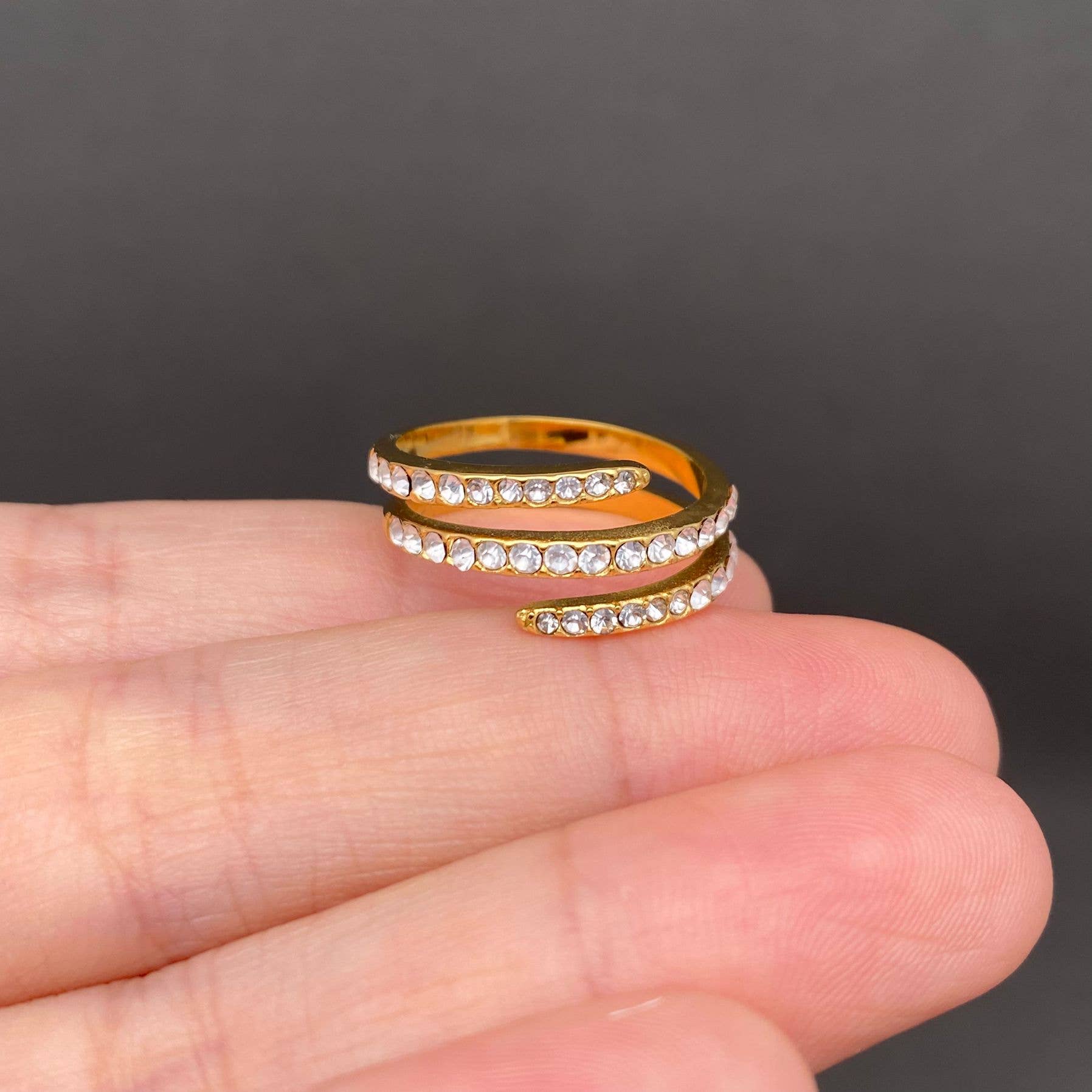 Mio Queena - Zircon inlaid 18K Gold Plated Stainless Steel Ring - FGS