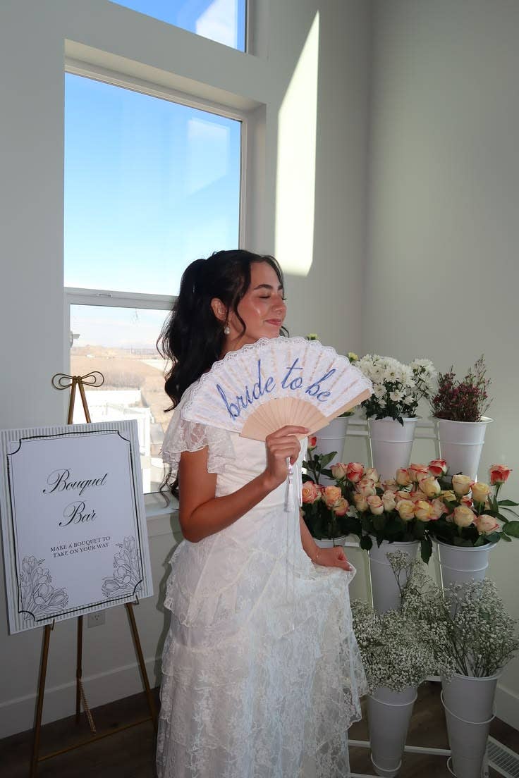 xo, Fetti - White Lace Bride to Be Folding Fan | Bridal Accessory