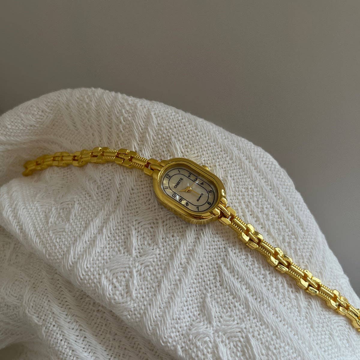 Dipped Shop - Vintage Gold Oval Bracelet Quartz Watch